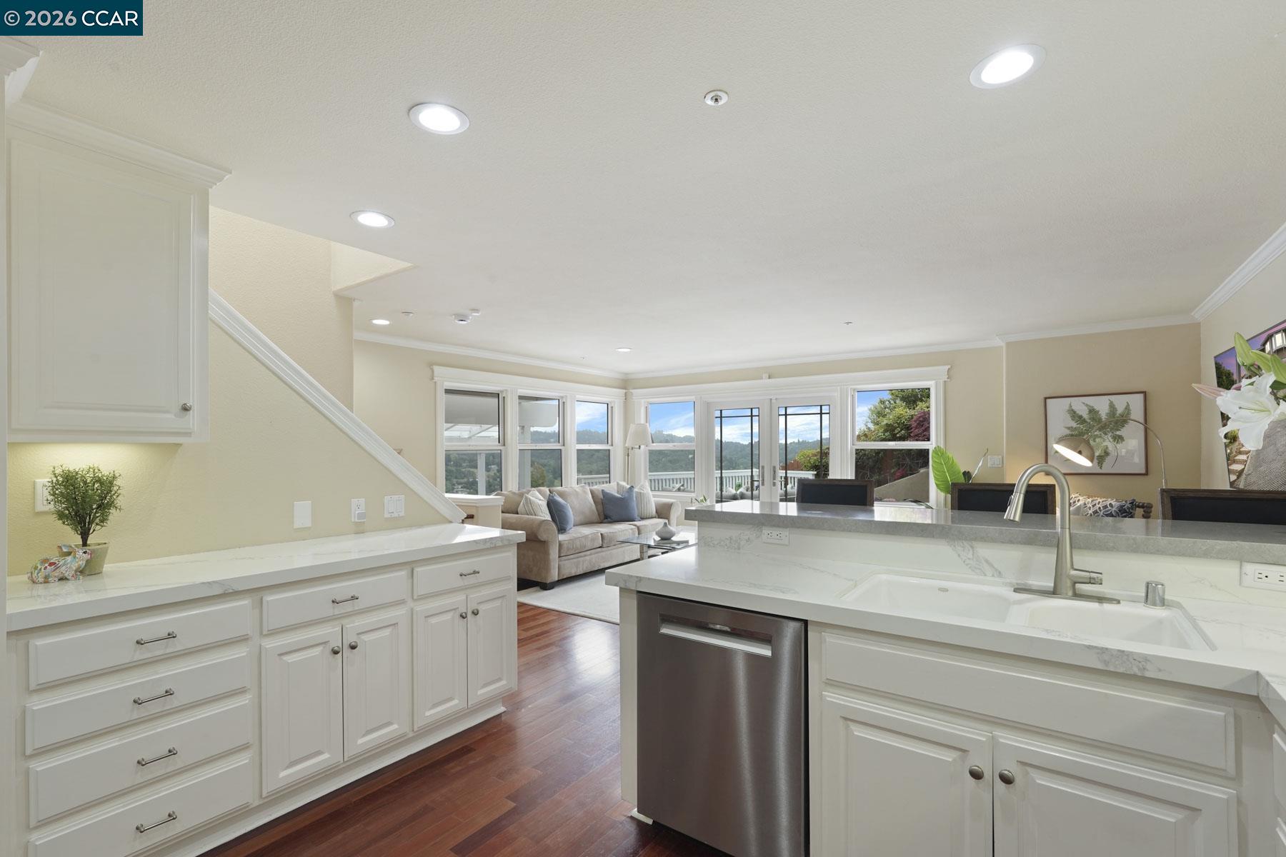 87 Claremont Ave
