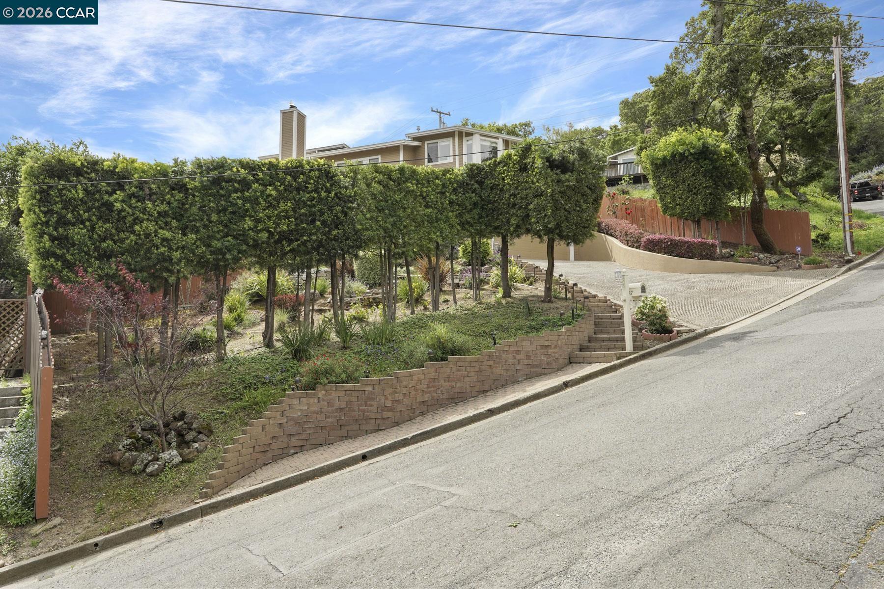 87 Claremont Ave