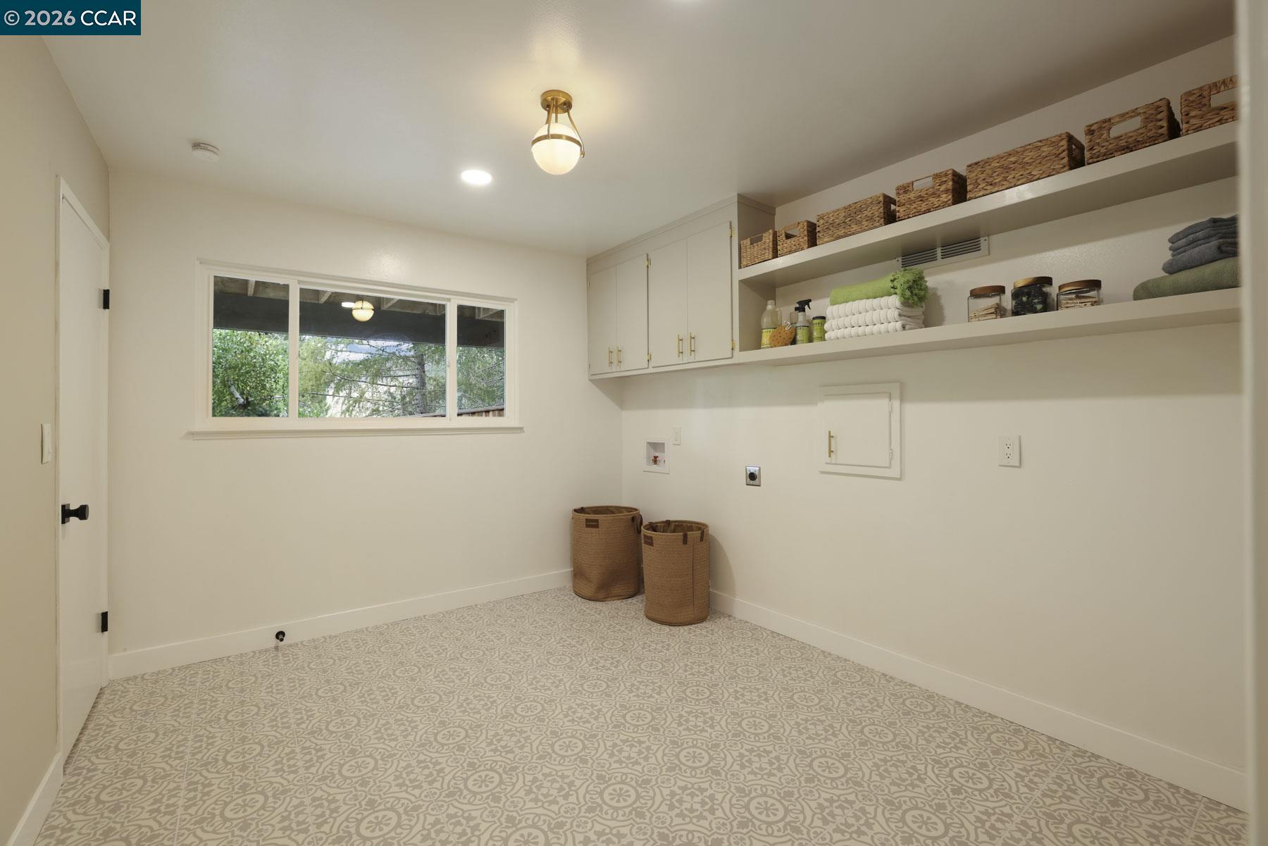3233 Lucas Circle