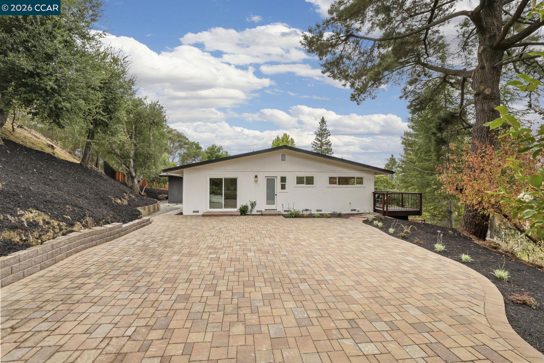 3233 Lucas Circle