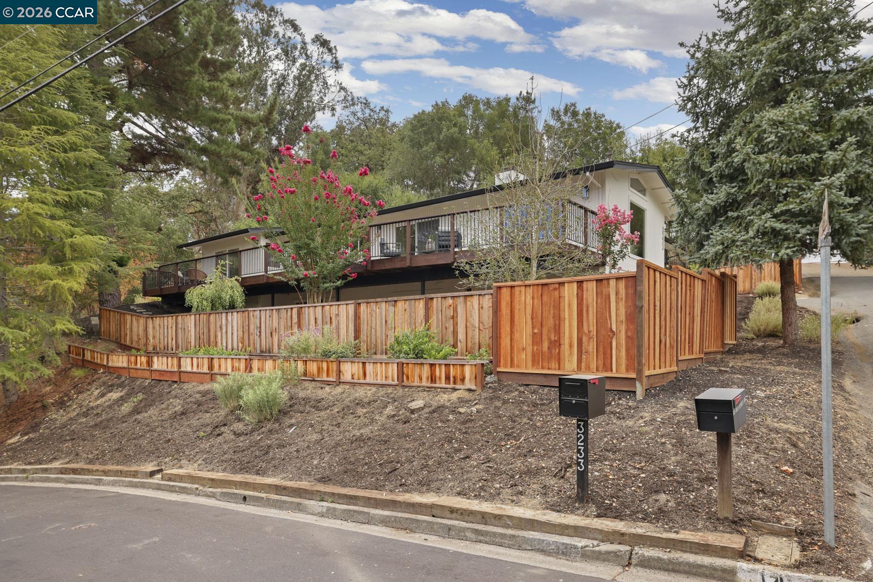3233 Lucas Circle