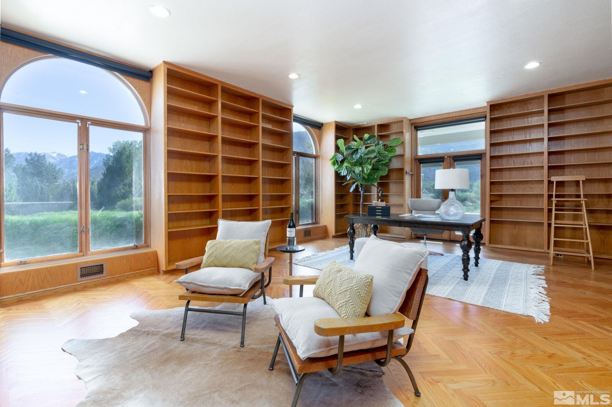 380 Genoa Ln