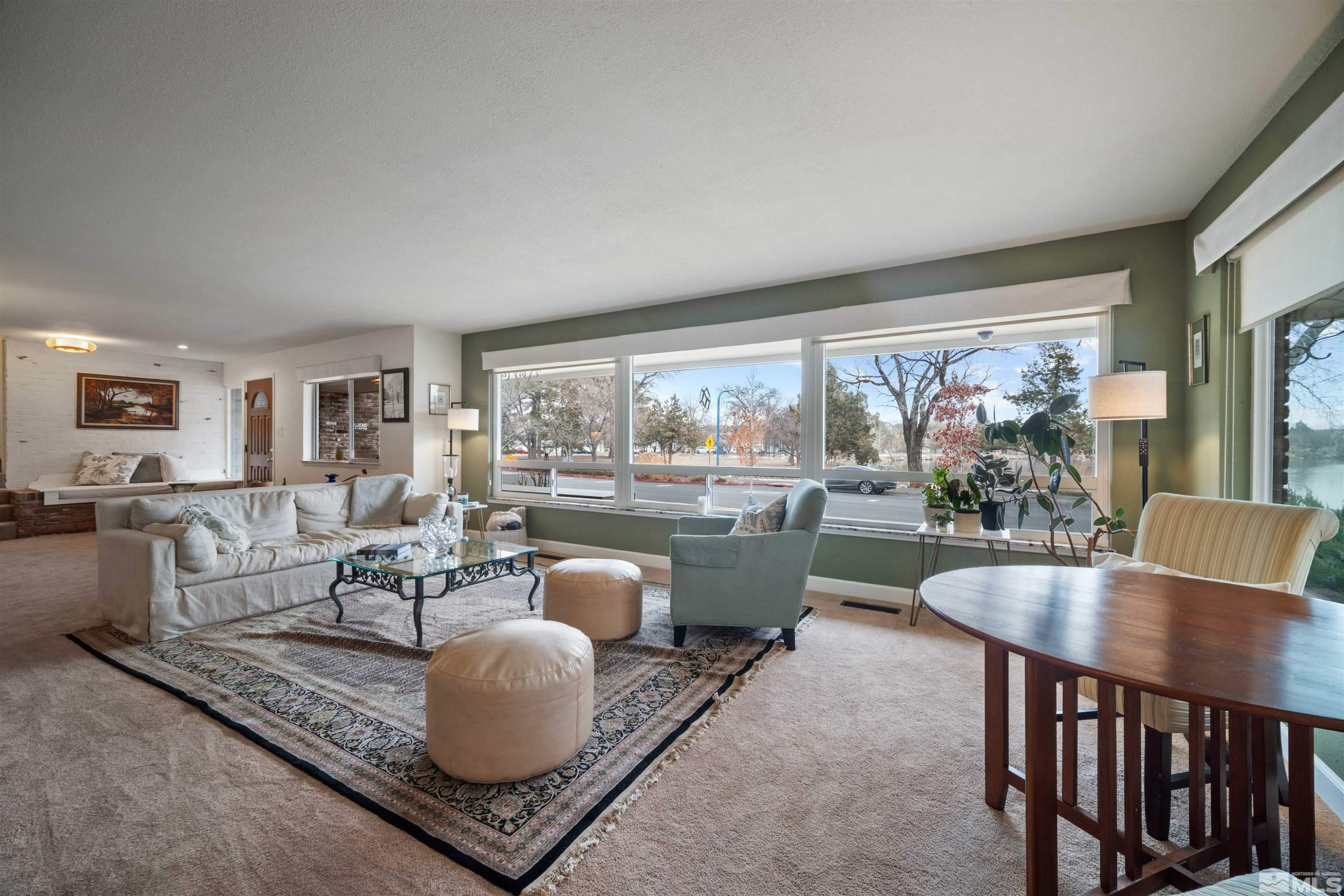 2075 Lakeside Dr.