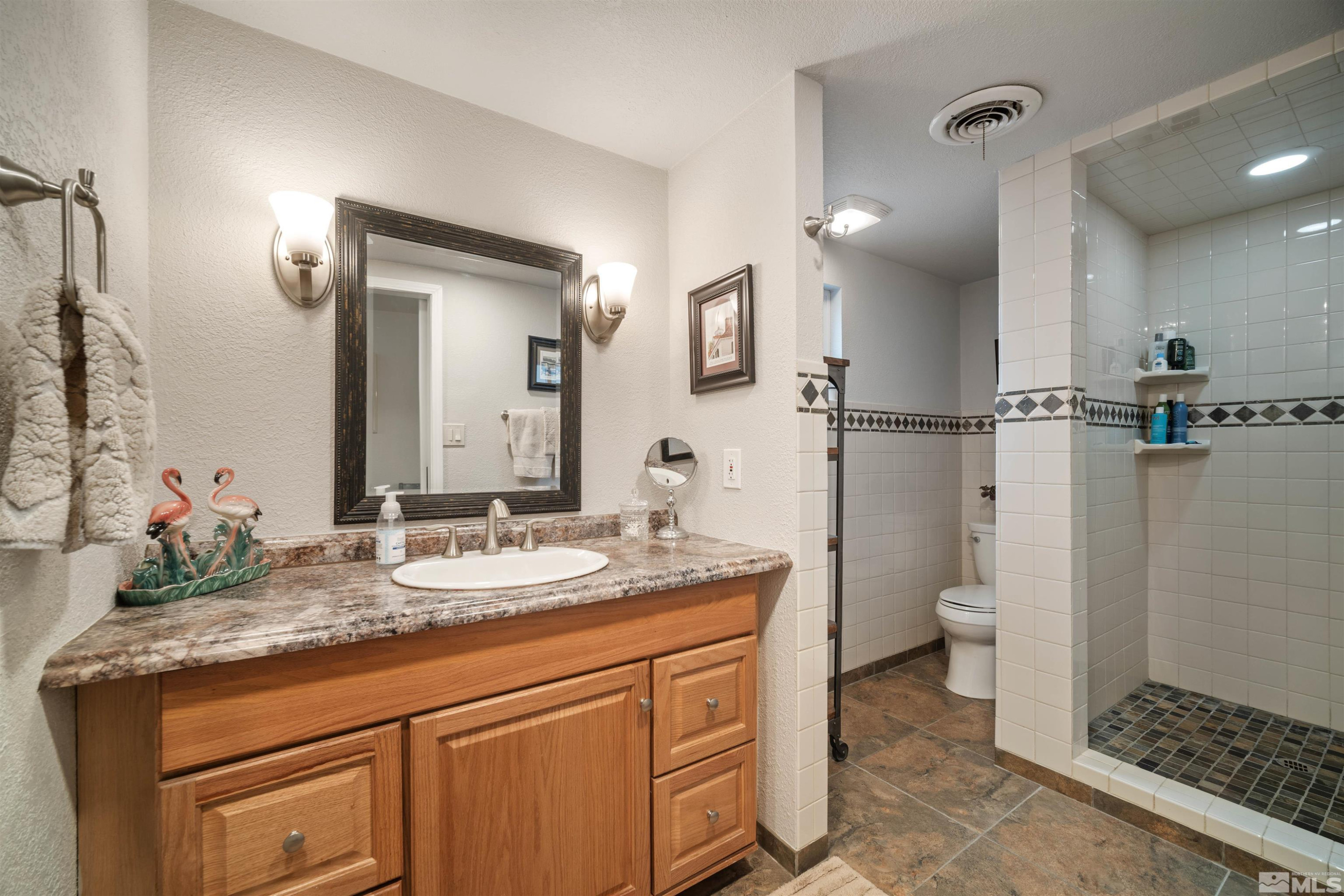 2075 Lakeside Dr.
