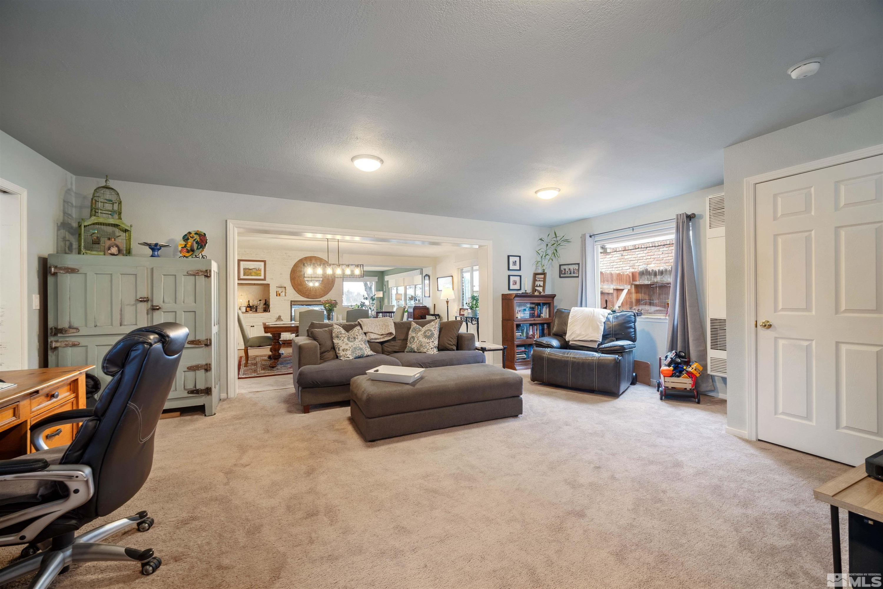 2075 Lakeside Dr.