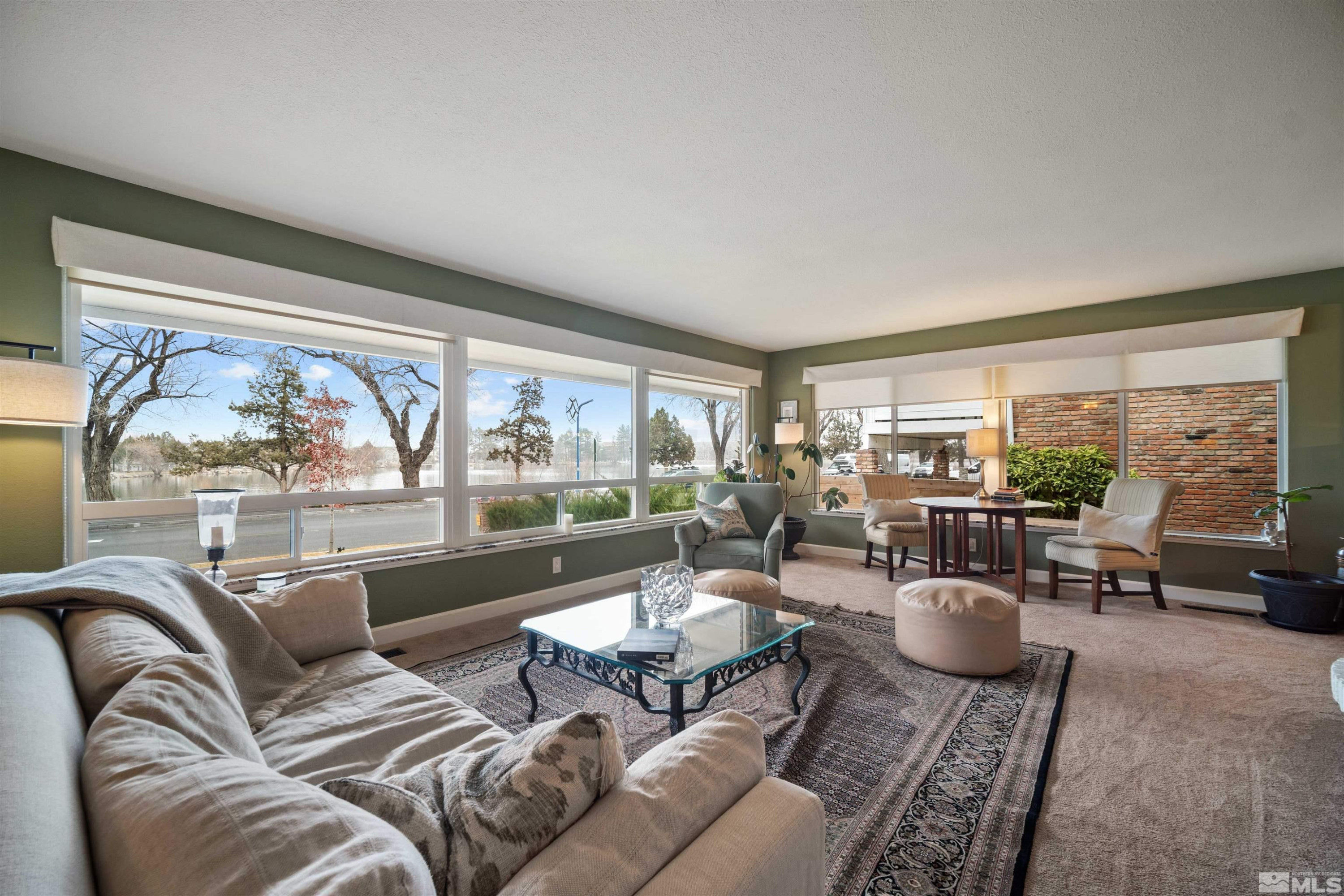 2075 Lakeside Dr.