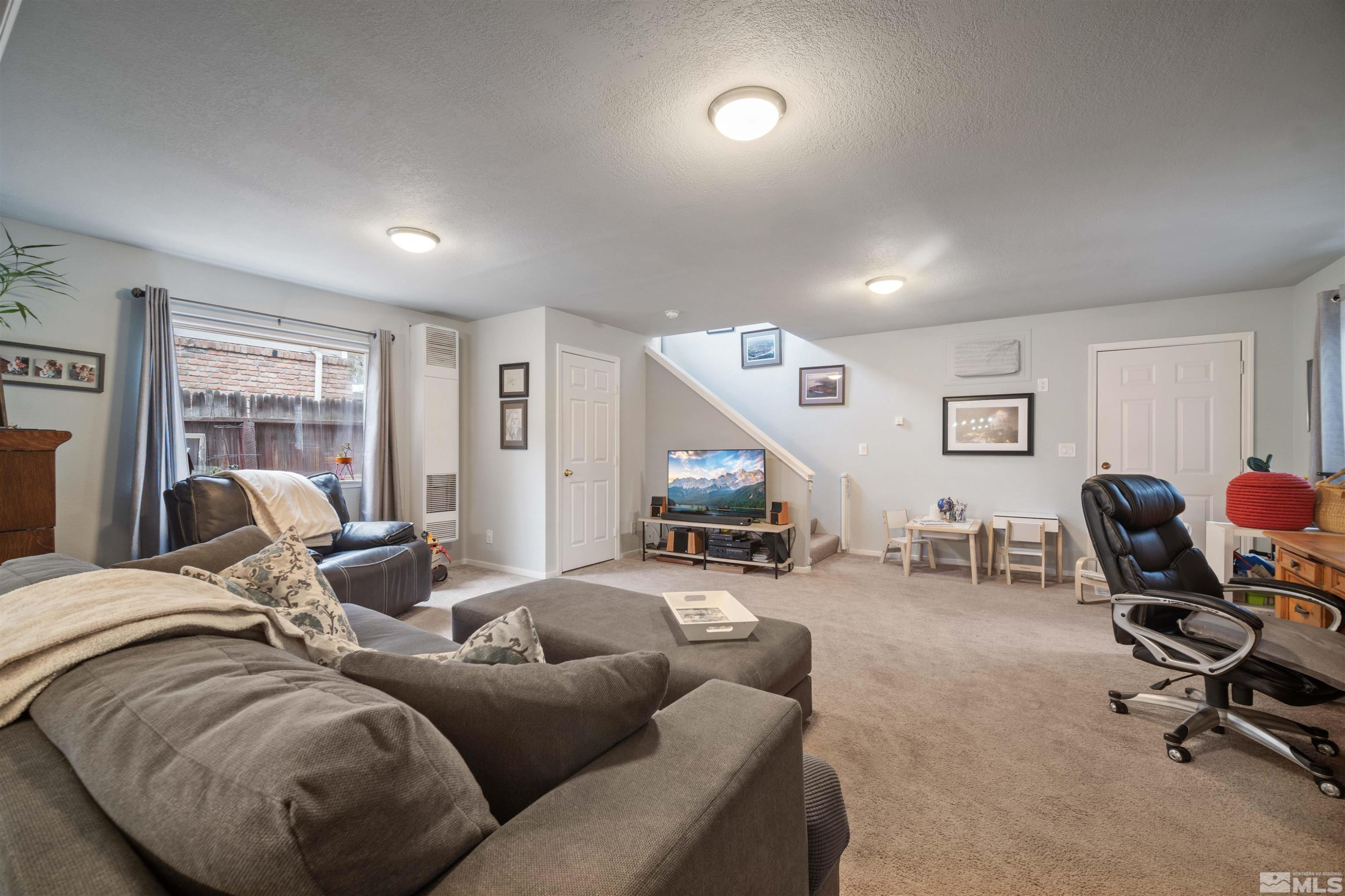 2075 Lakeside Dr.
