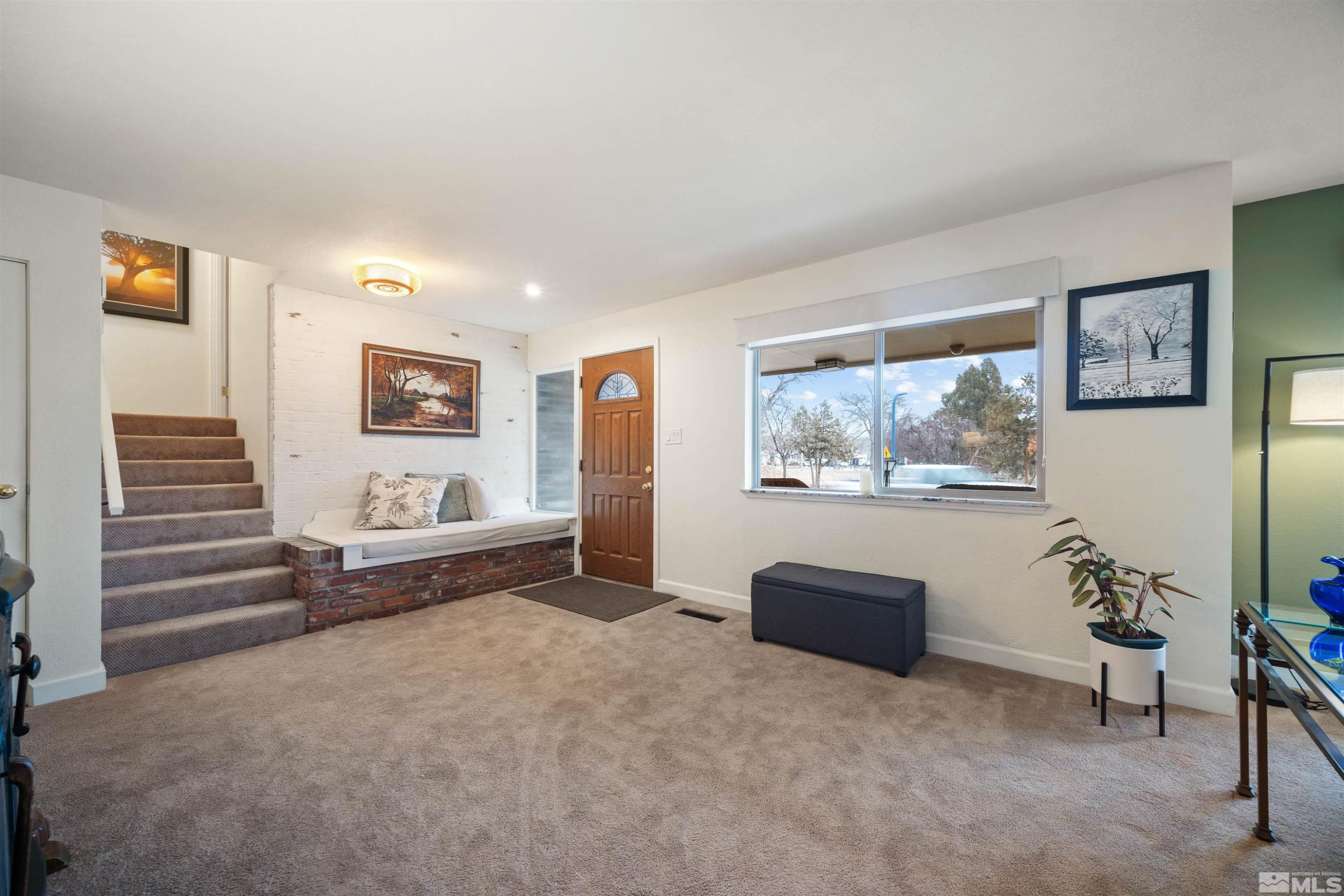 2075 Lakeside Dr.