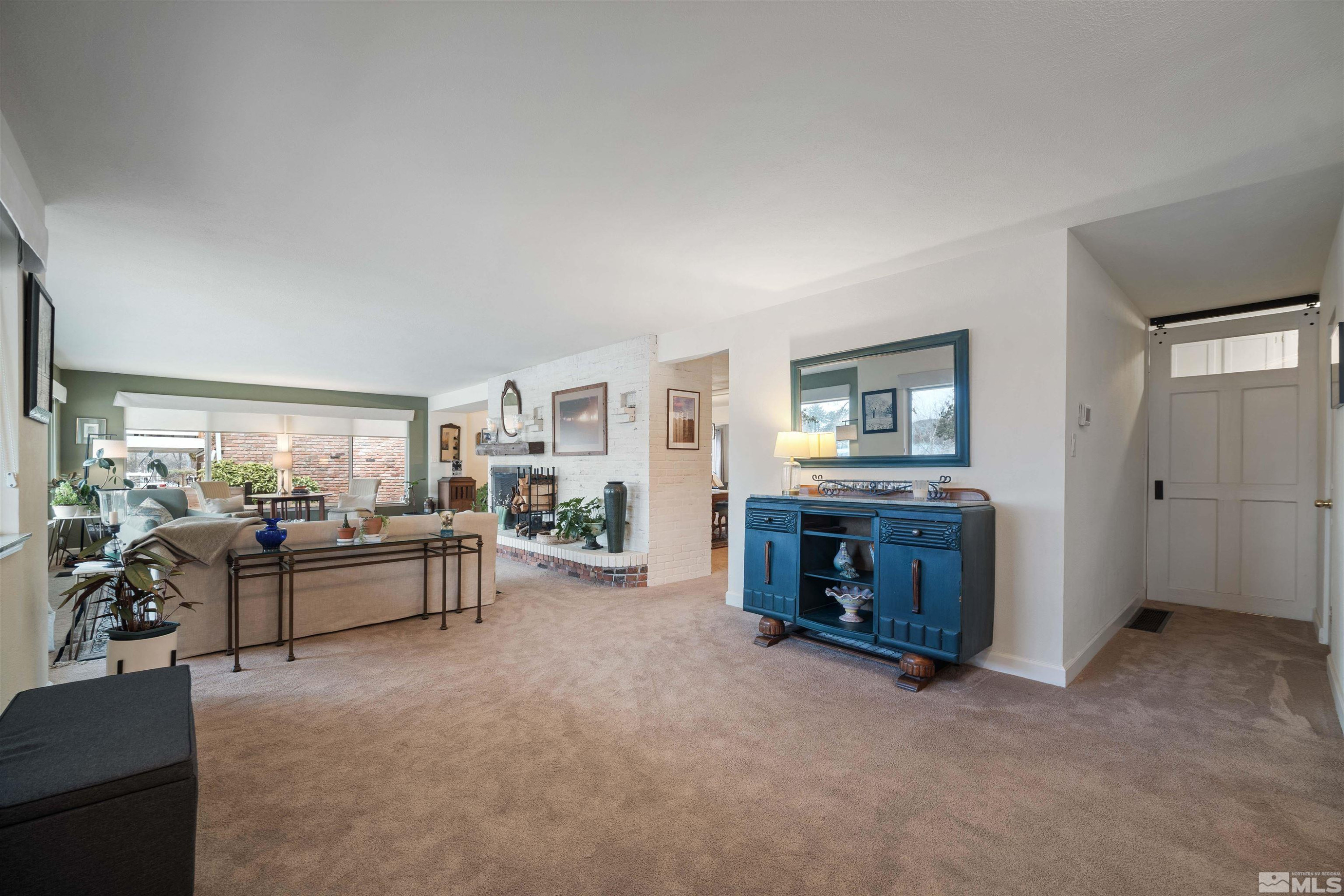 2075 Lakeside Dr.