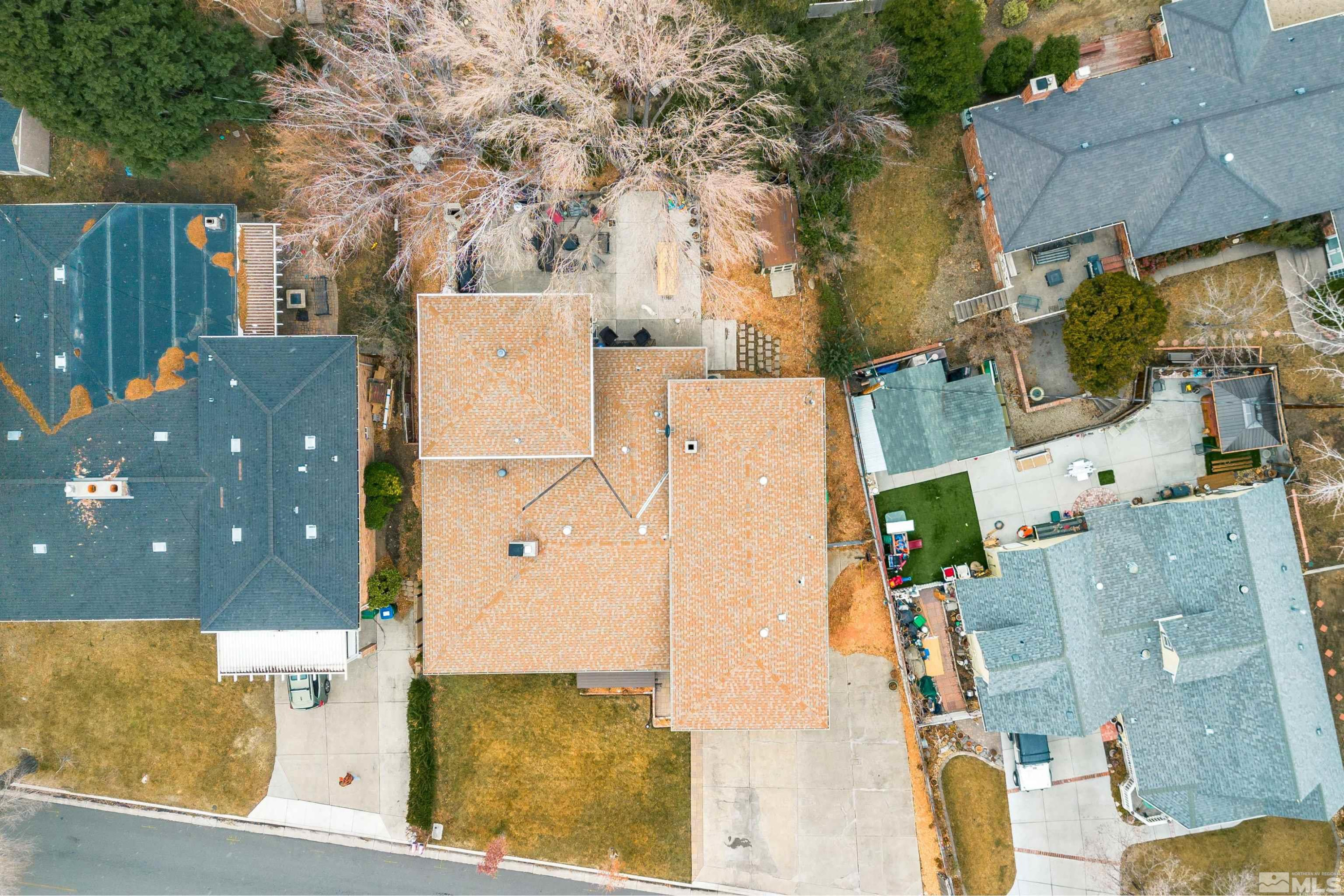 2075 Lakeside Dr.