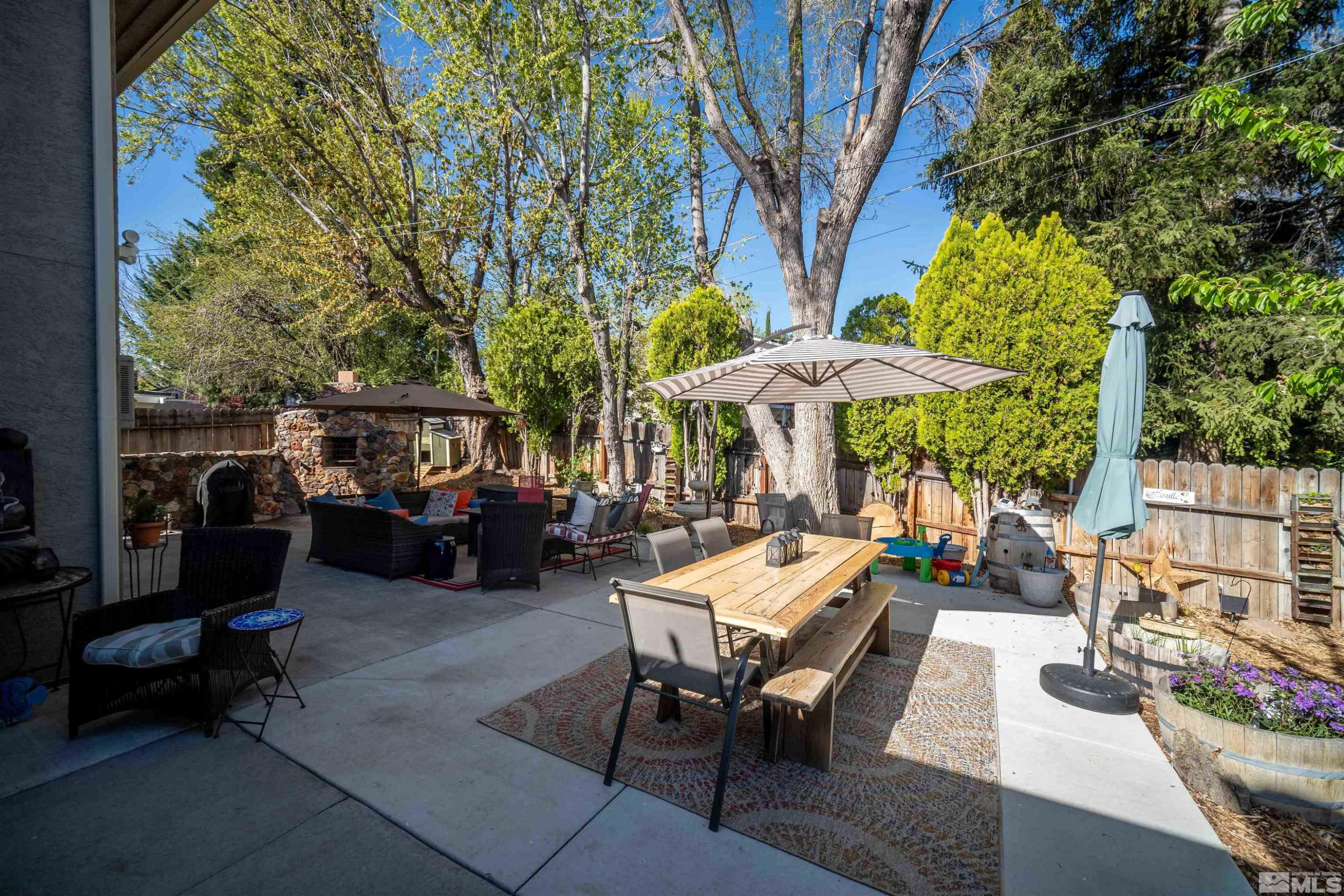 2075 Lakeside Dr.
