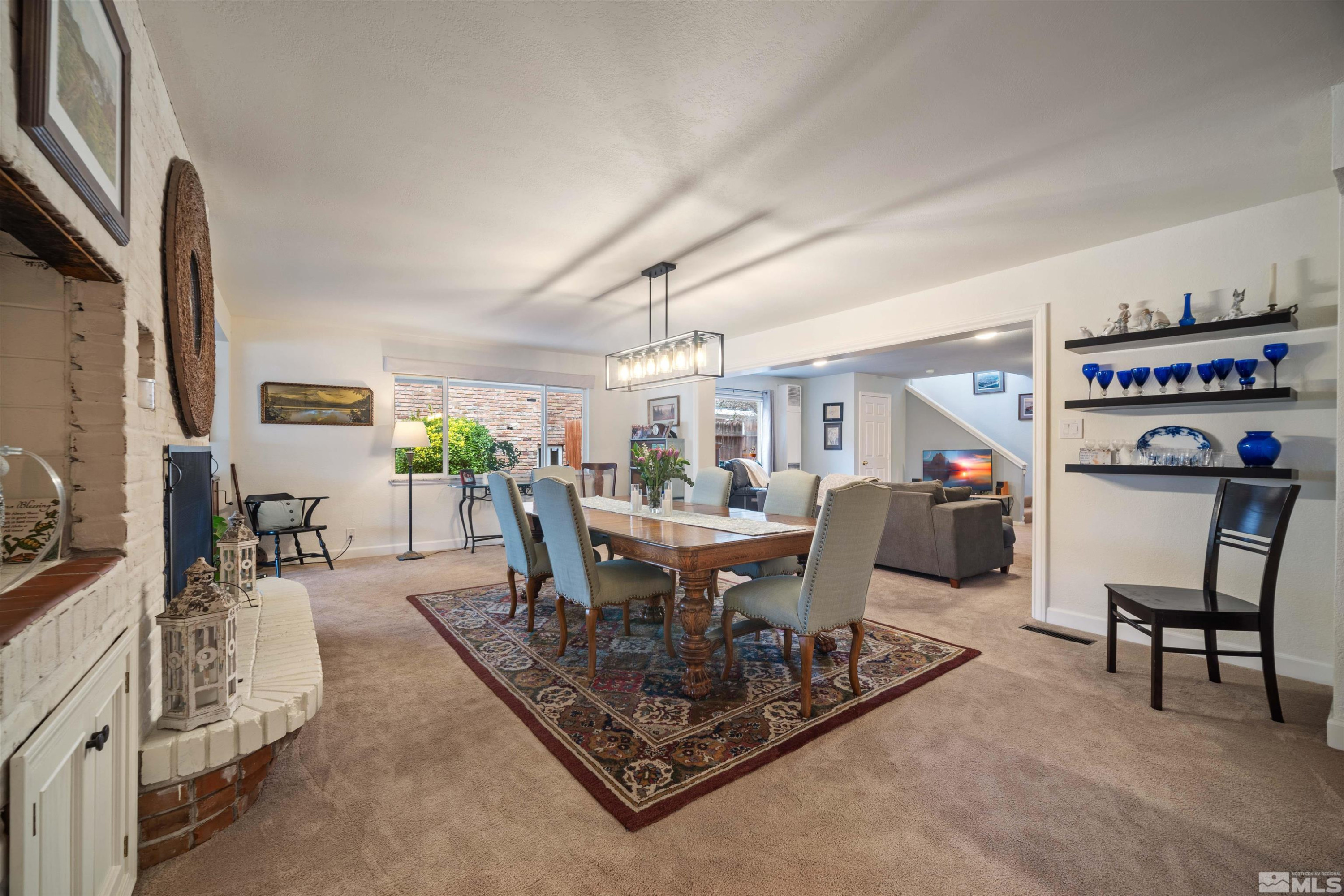 2075 Lakeside Dr.