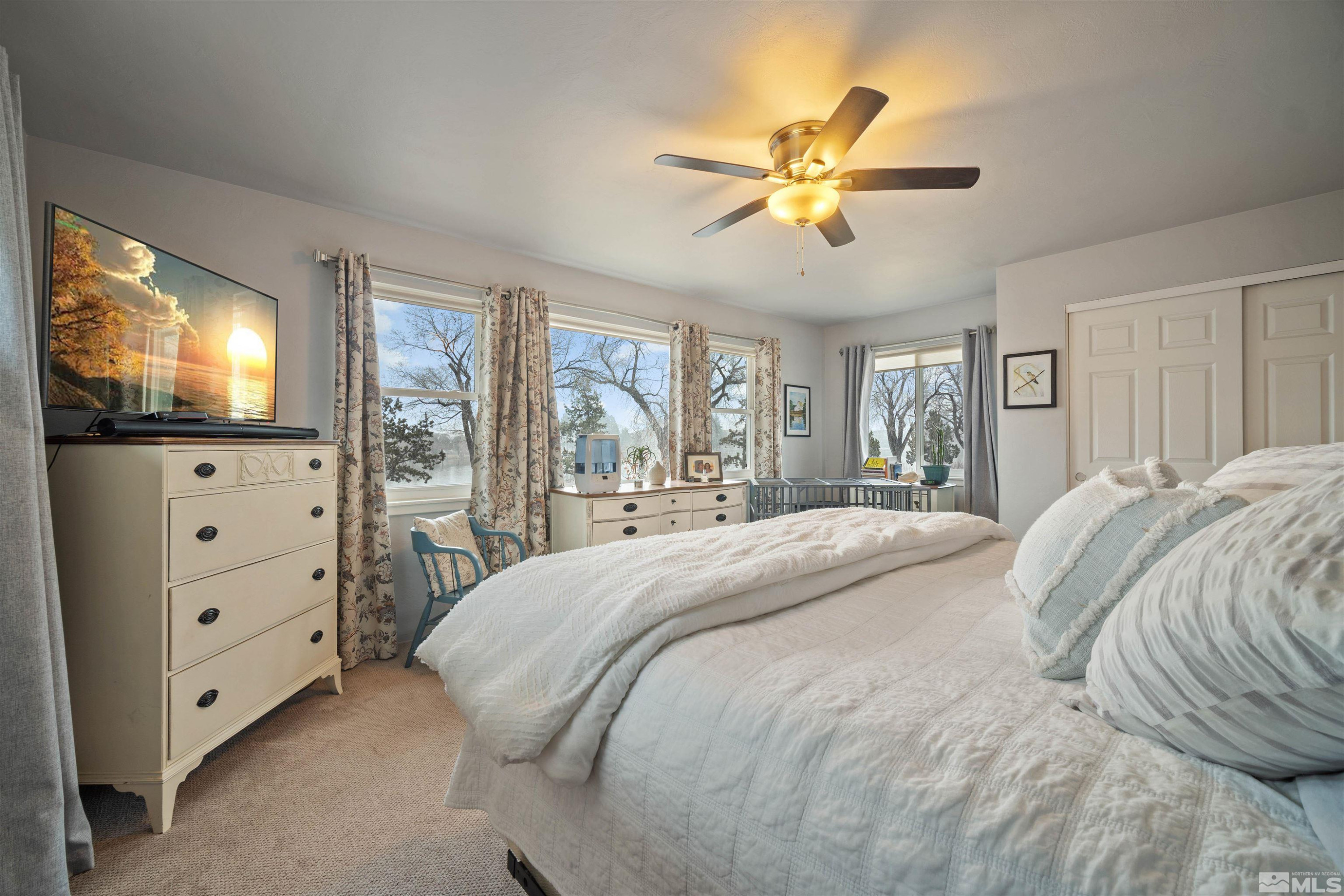 2075 Lakeside Dr.
