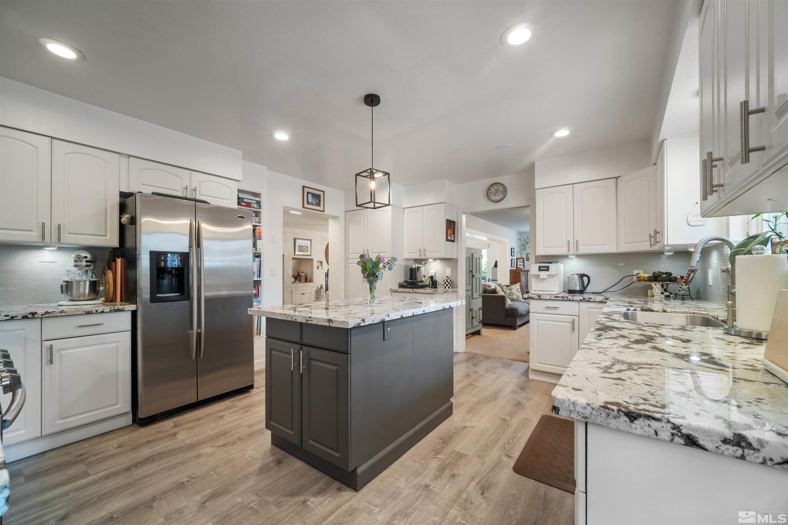 2075 Lakeside Dr.
