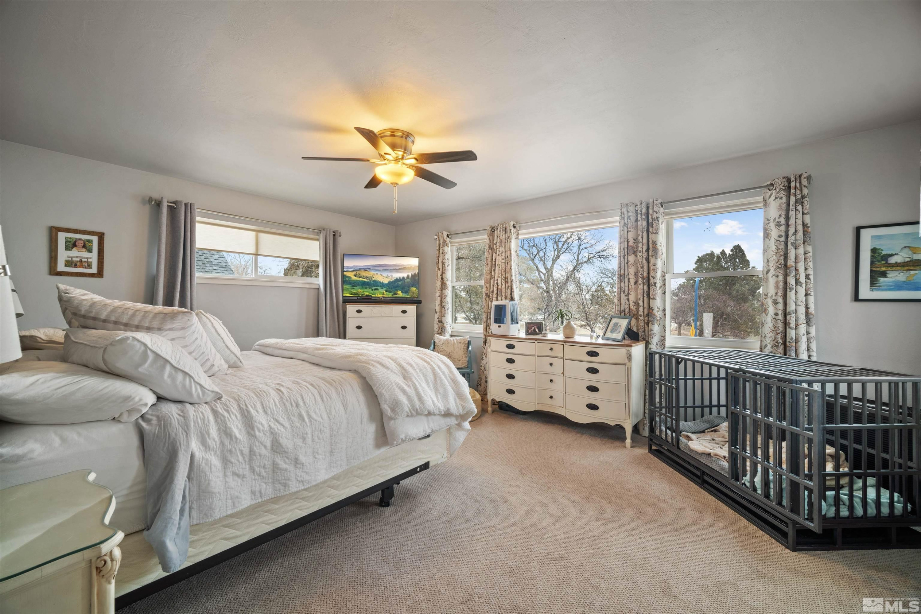 2075 Lakeside Dr.