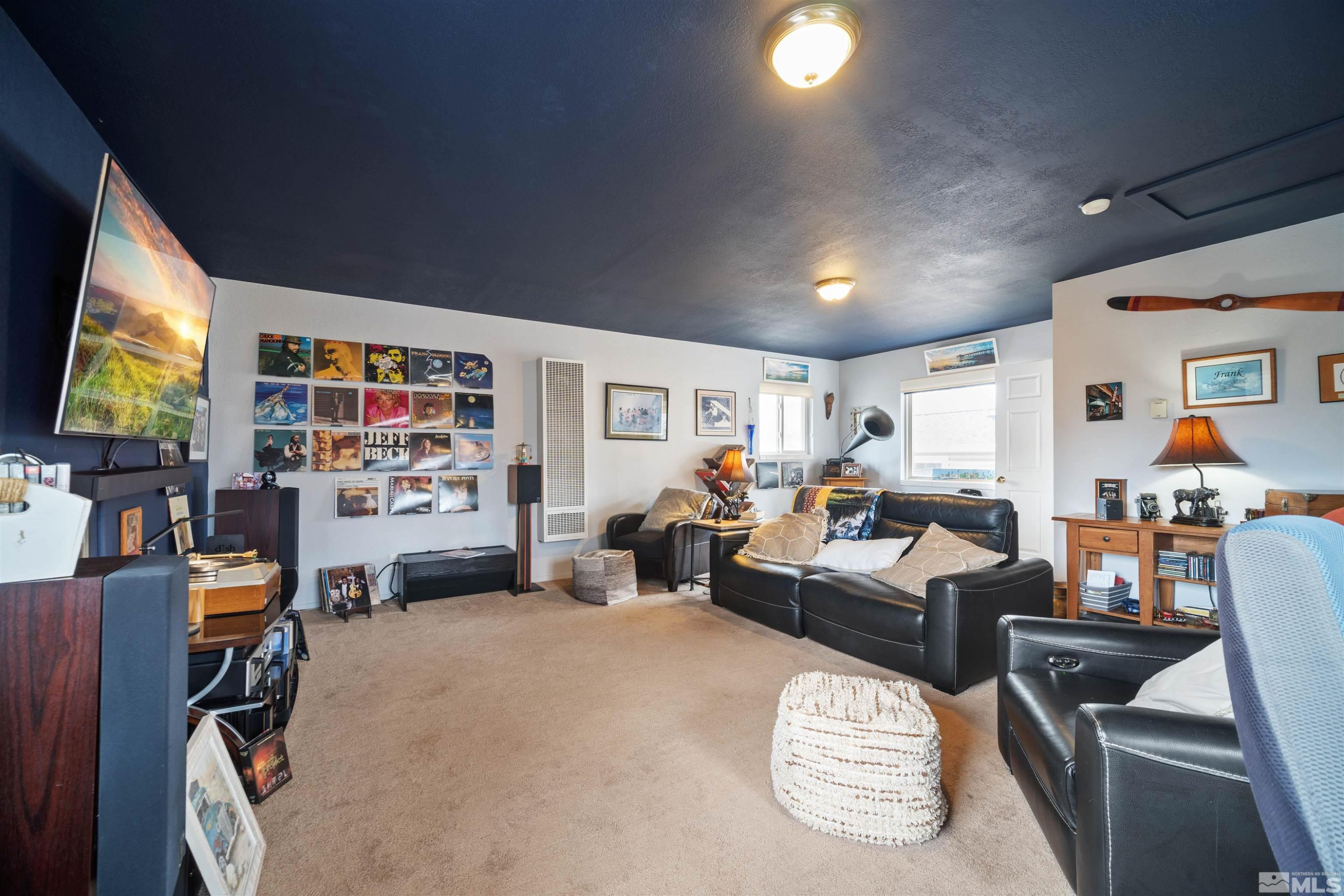 2075 Lakeside Dr.