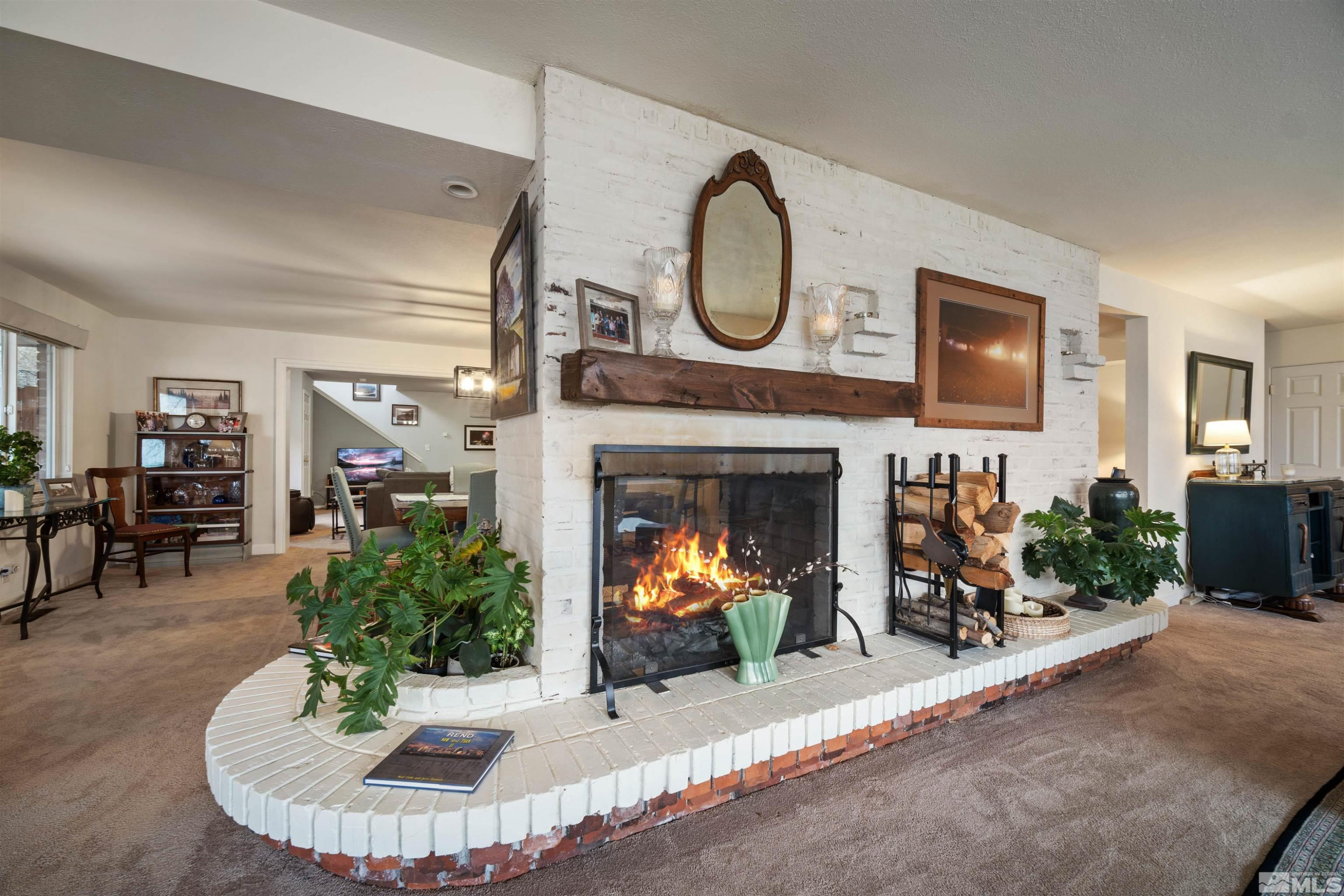 2075 Lakeside Dr.
