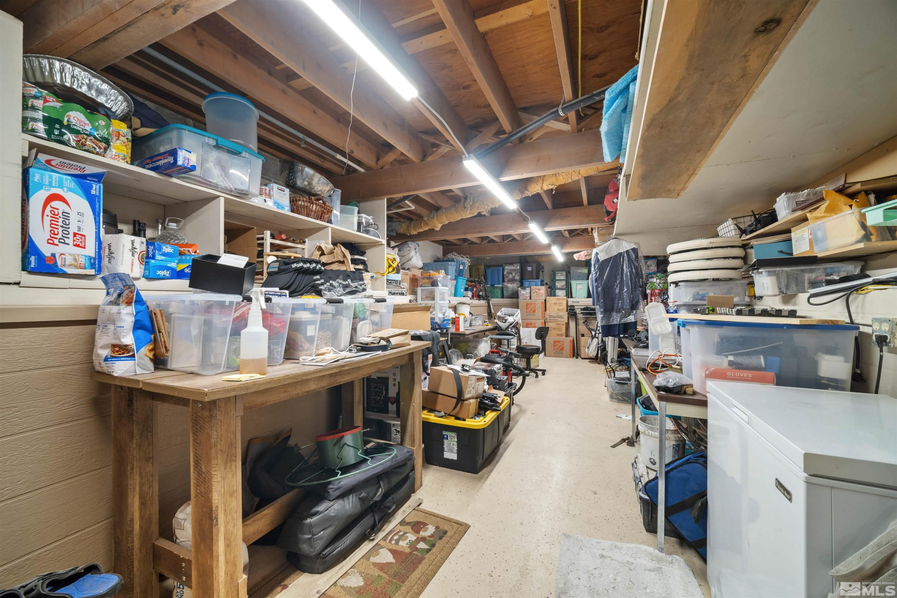 2075 Lakeside Dr.
