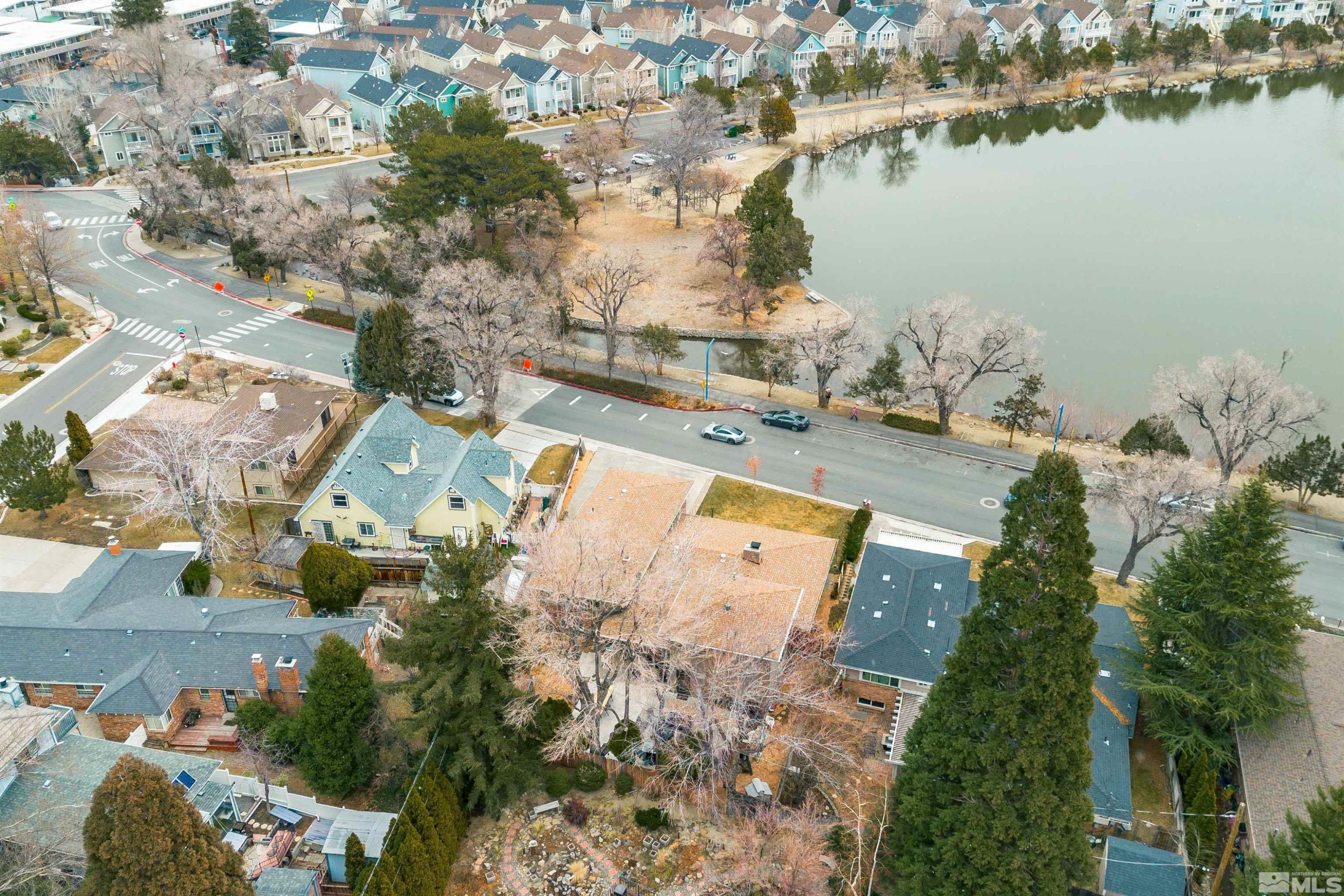 2075 Lakeside Dr.