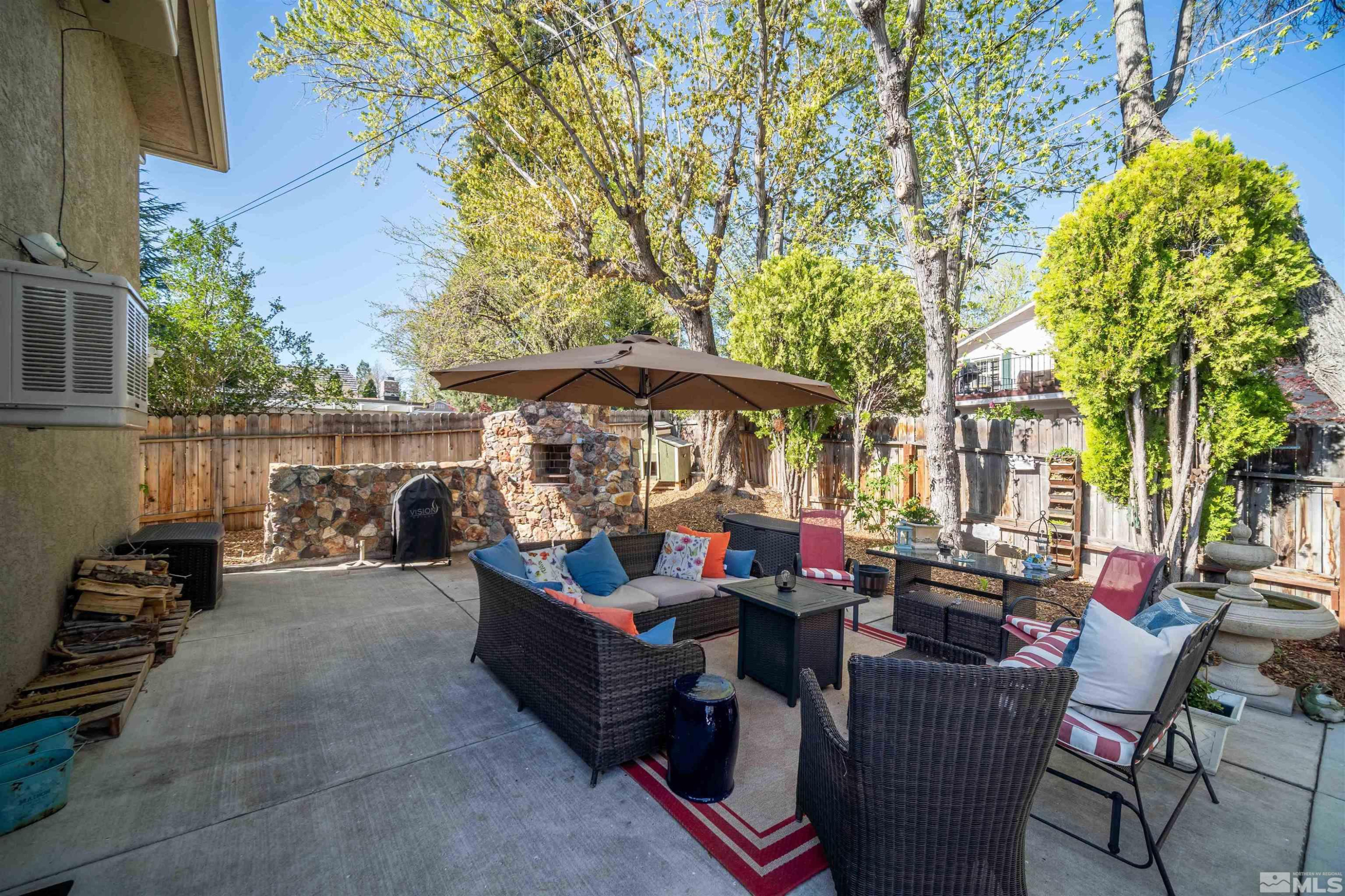 2075 Lakeside Dr.
