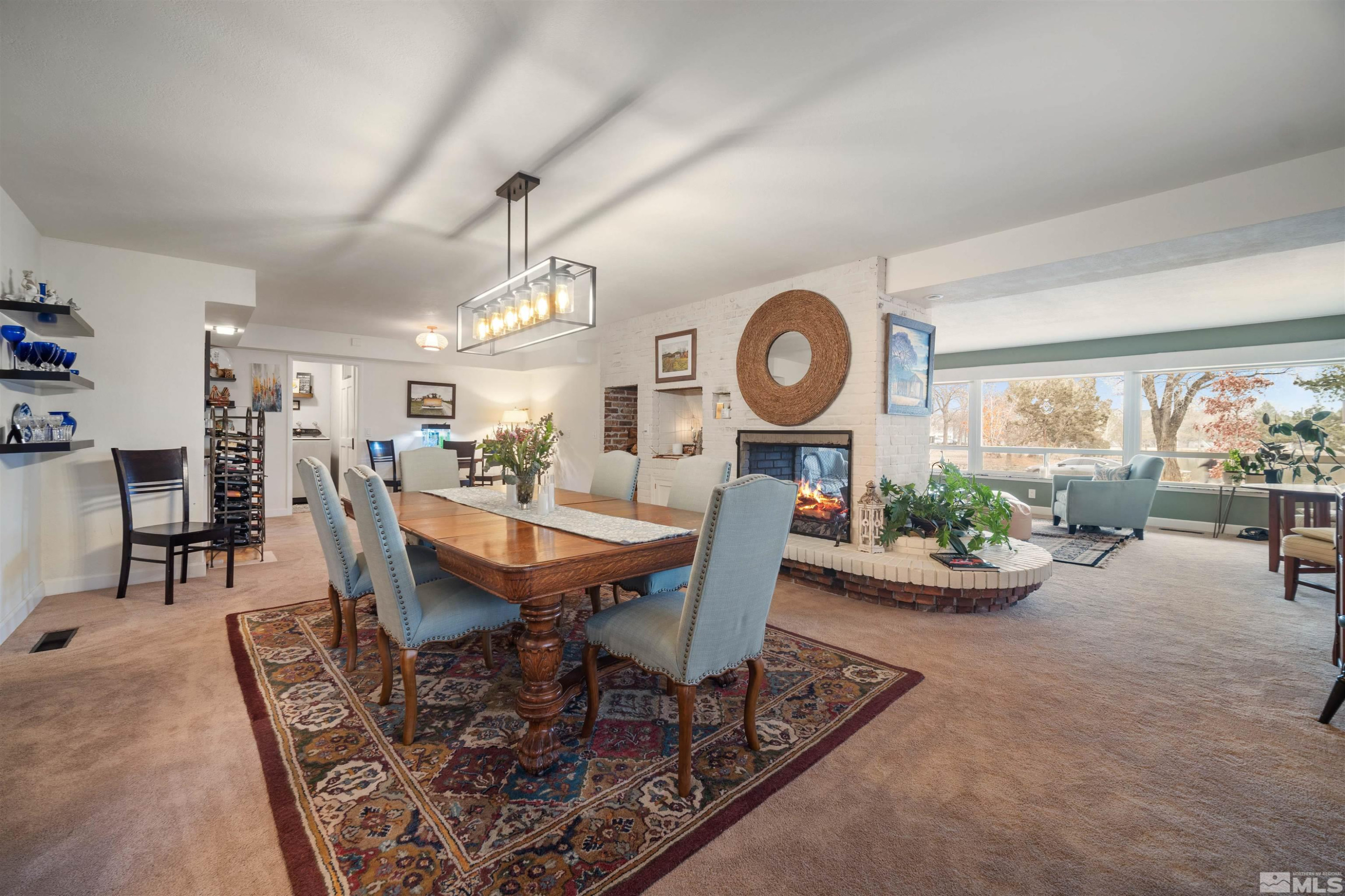 2075 Lakeside Dr.