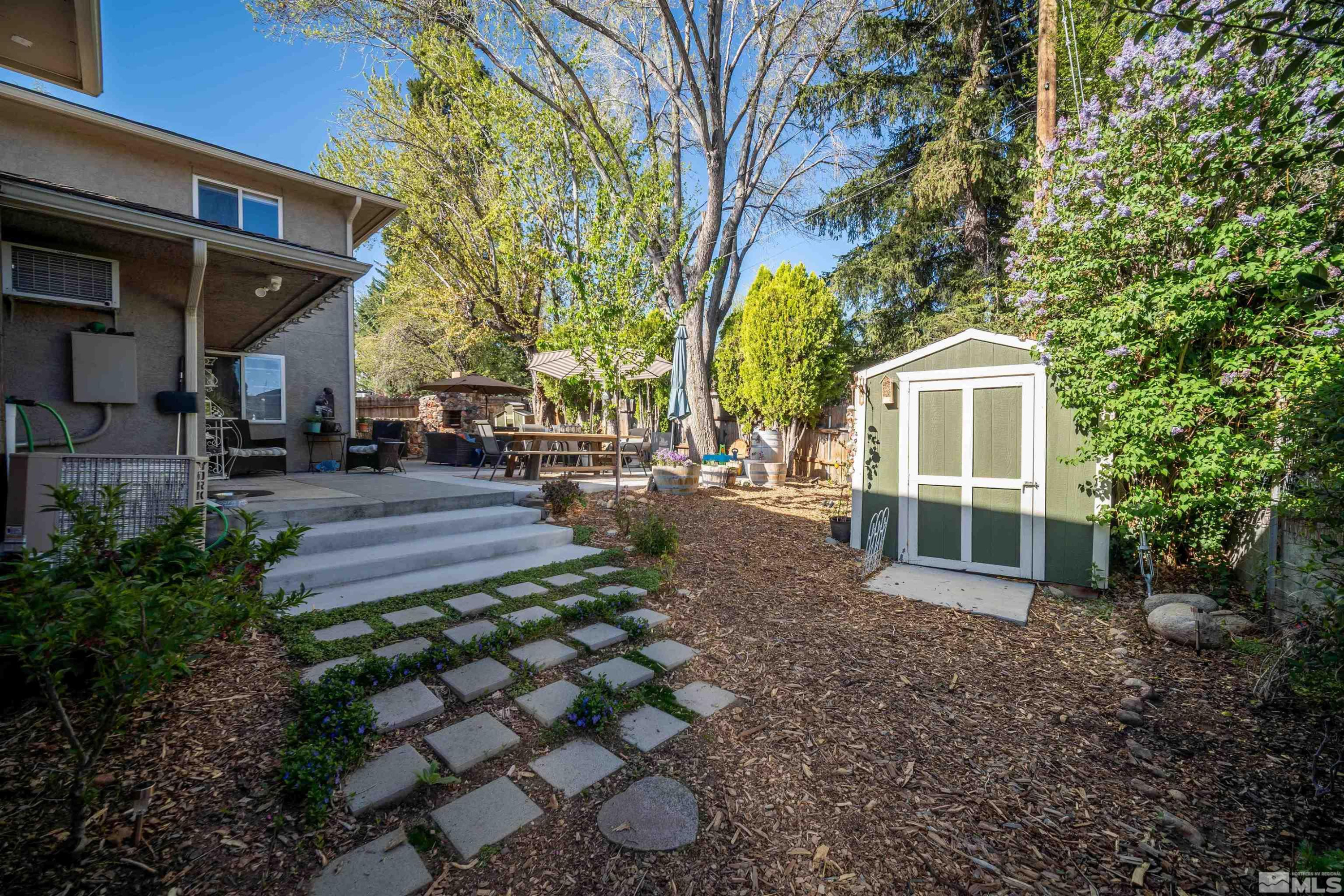 2075 Lakeside Dr.