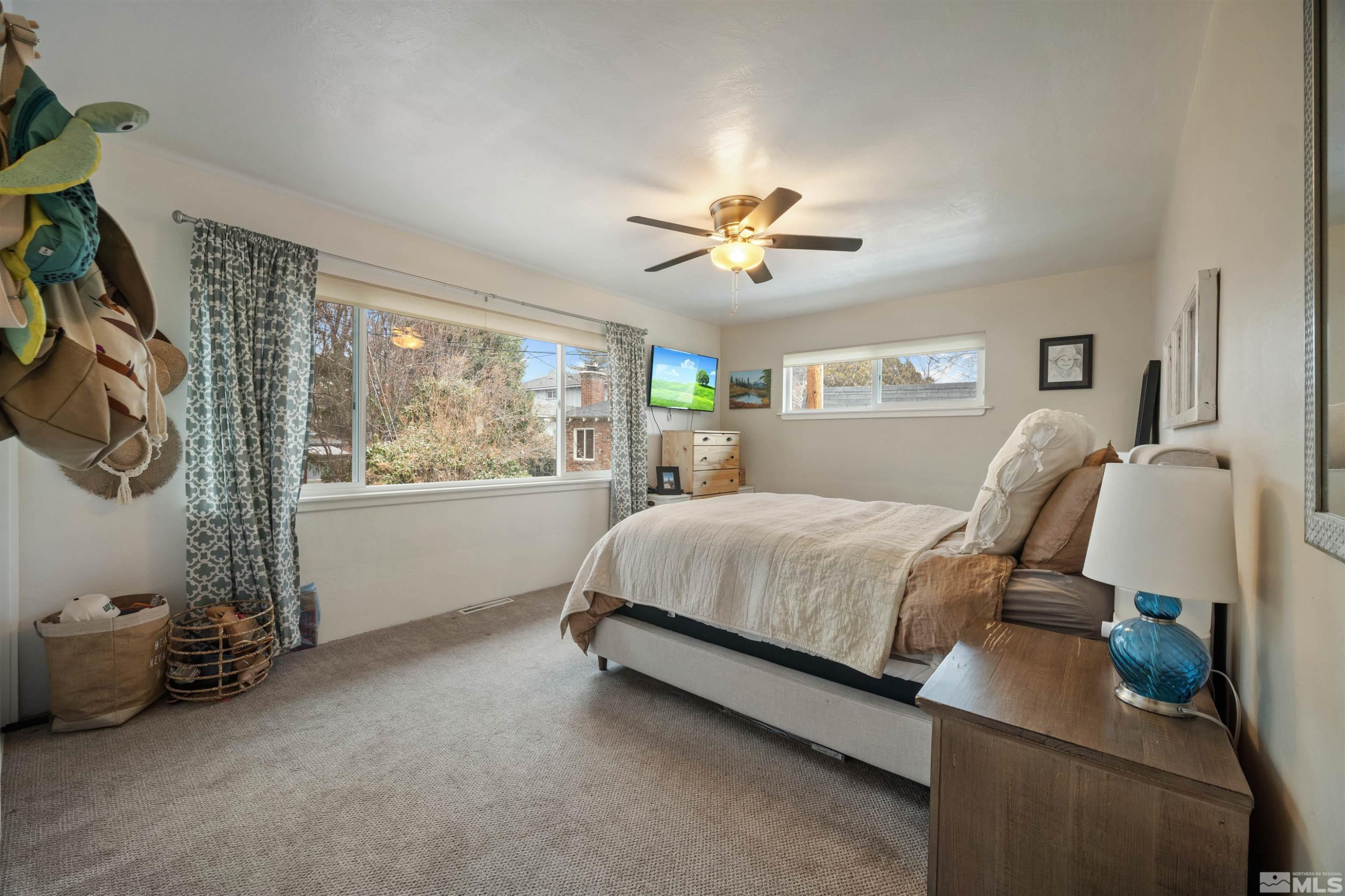 2075 Lakeside Dr.