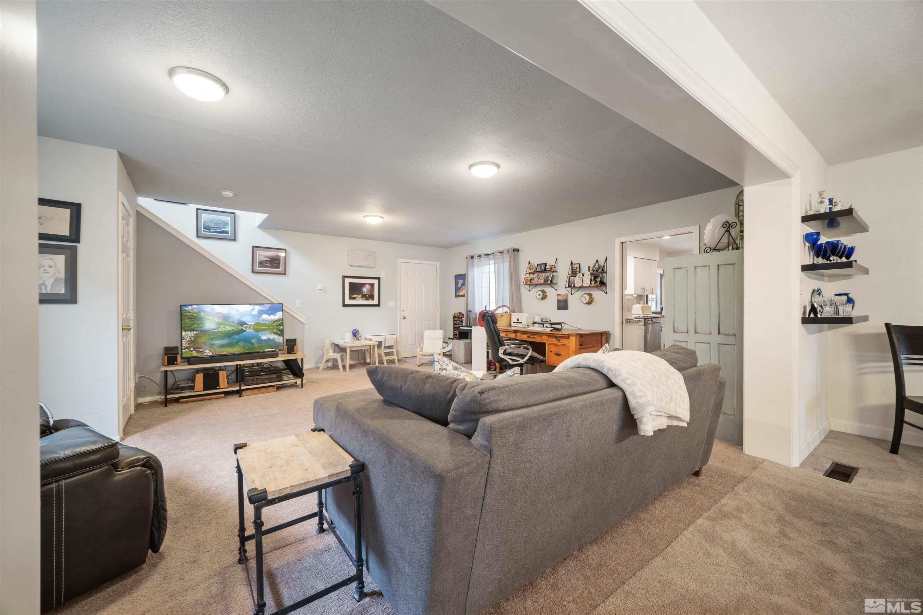 2075 Lakeside Dr.