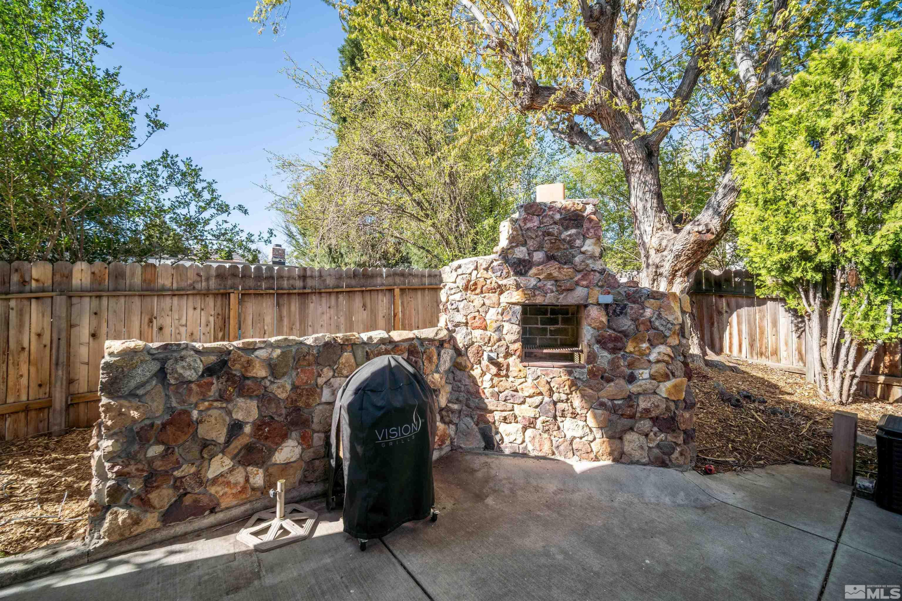 2075 Lakeside Dr.