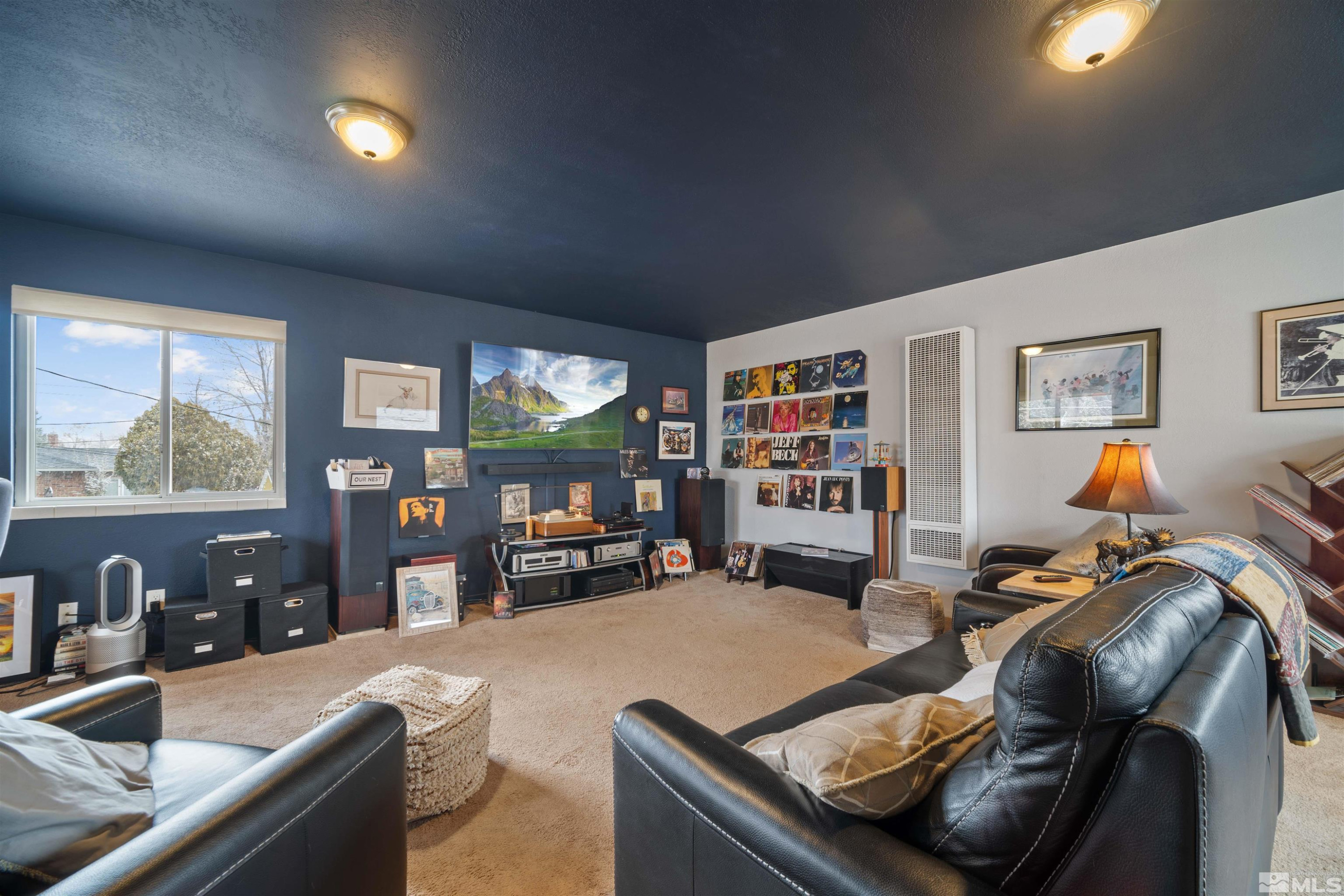 2075 Lakeside Dr.