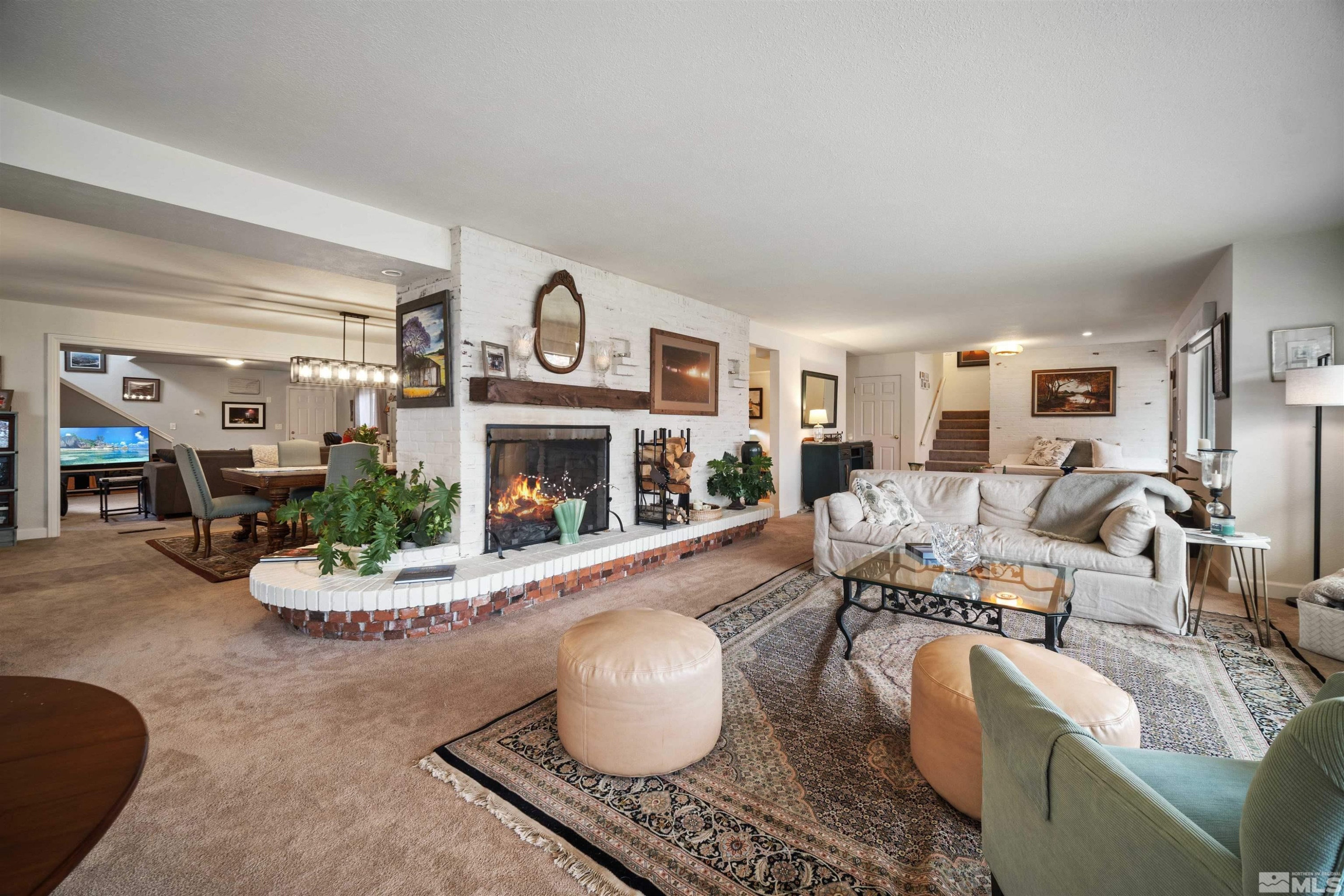 2075 Lakeside Dr.