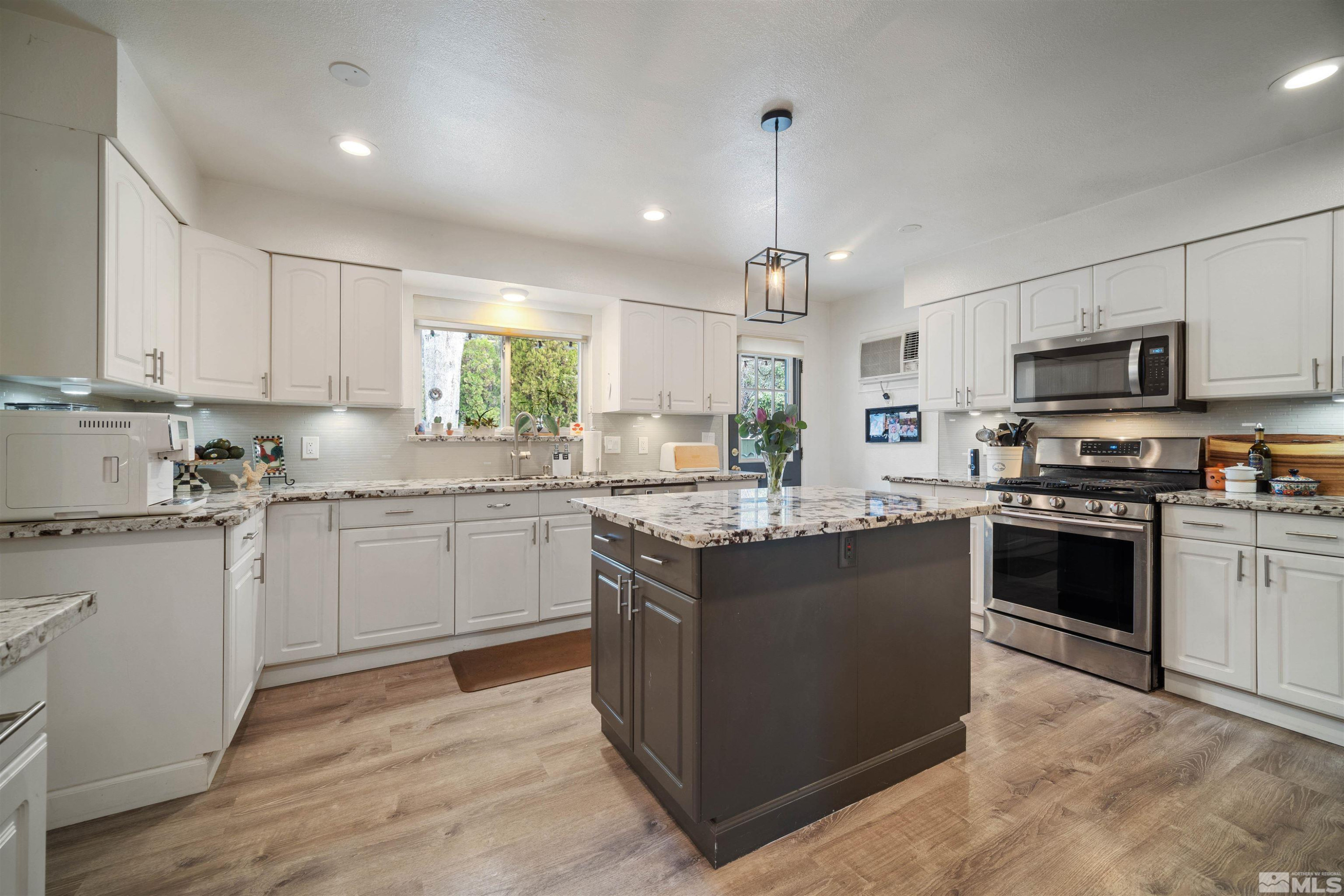 2075 Lakeside Dr.
