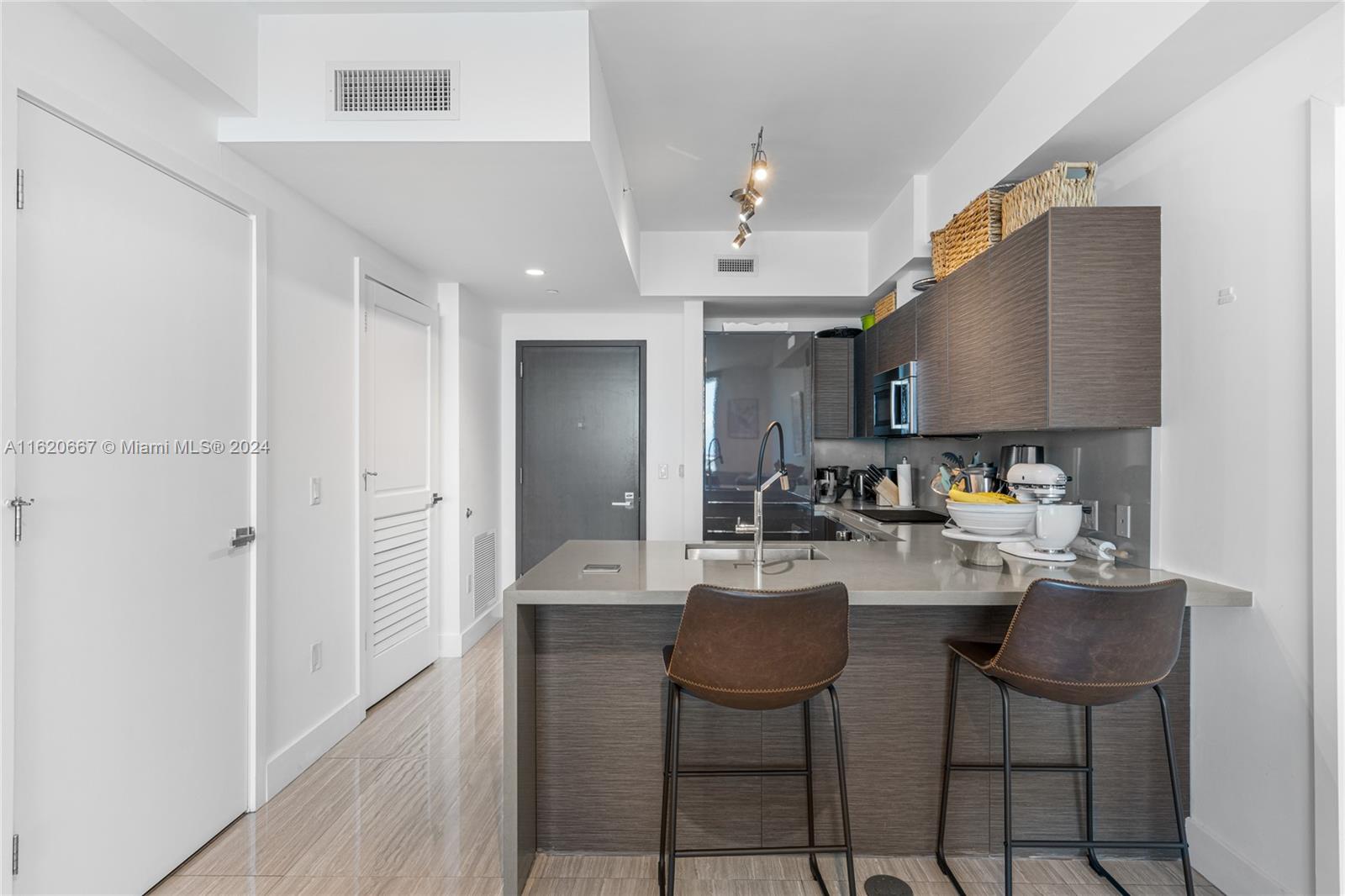 1080 Brickell Ave # 4102