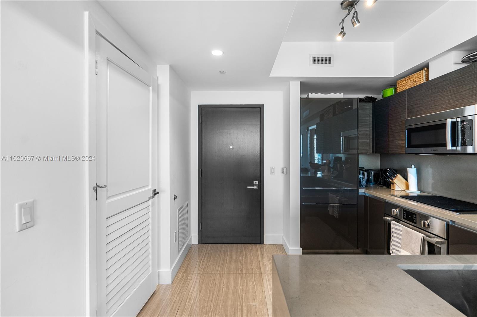 1080 Brickell Ave # 4102