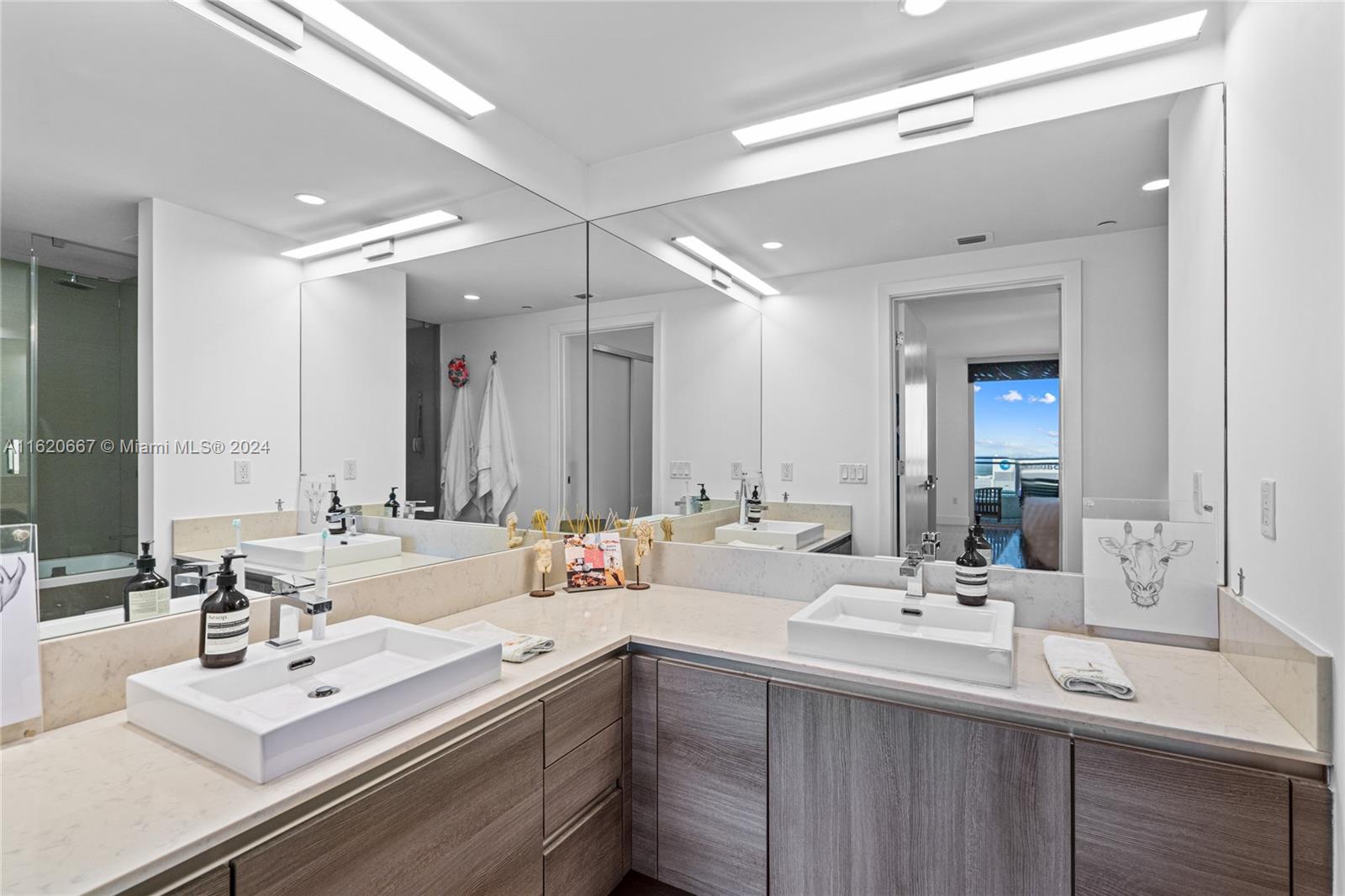 1080 Brickell Ave # 4102