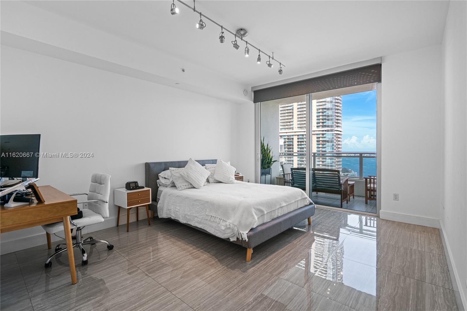 1080 Brickell Ave # 4102
