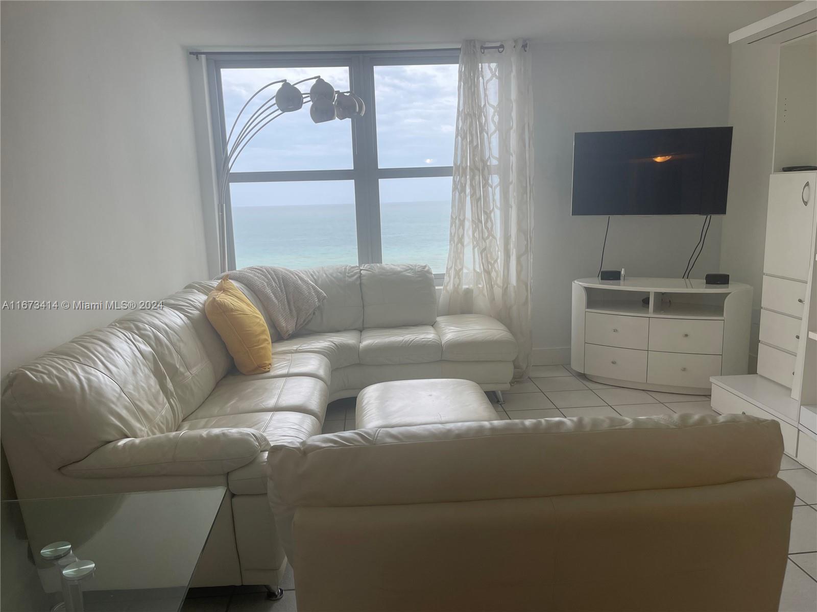 2899 Collins Ave # 1105