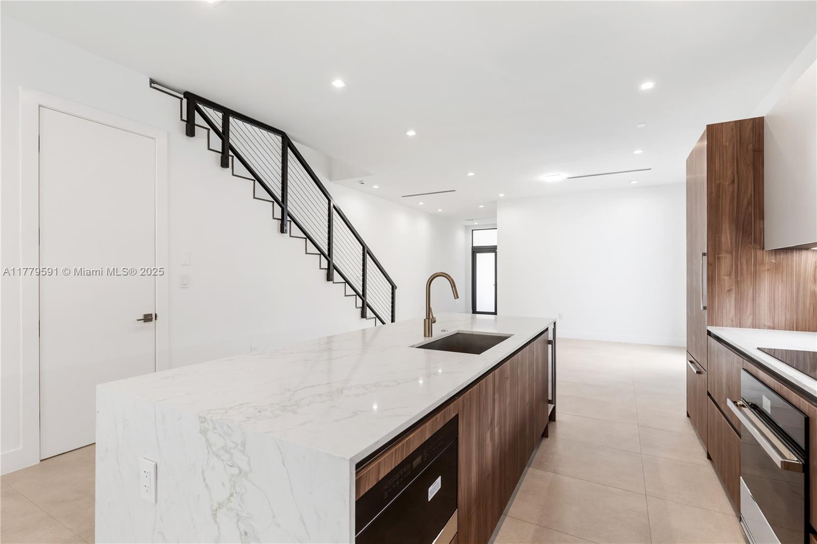 3045 Elizabeth St # 3045