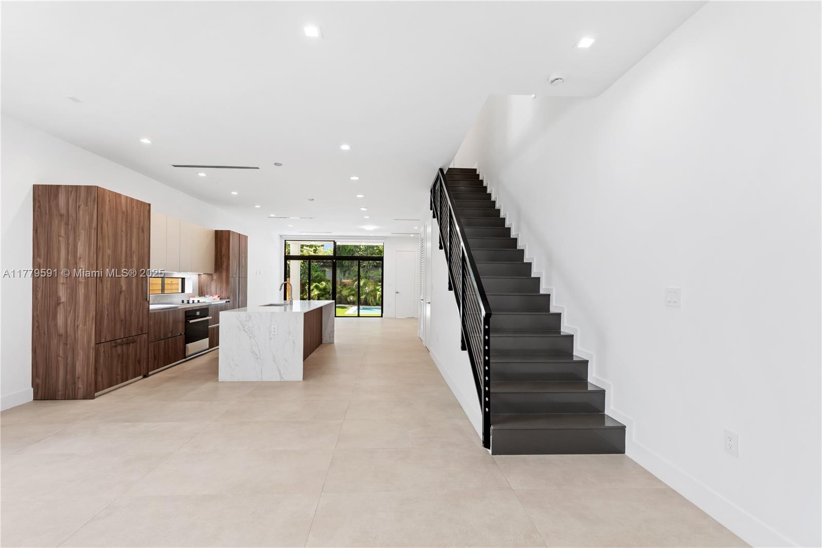 3045 Elizabeth St # 3045
