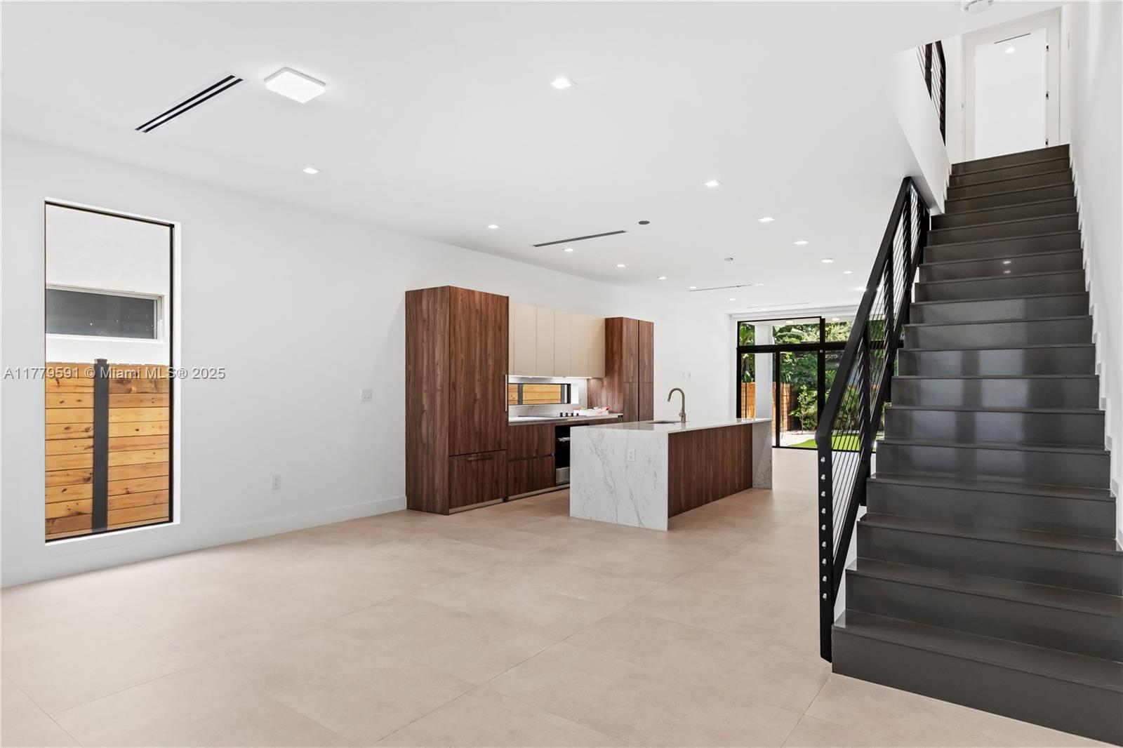 3045 Elizabeth St # 3045