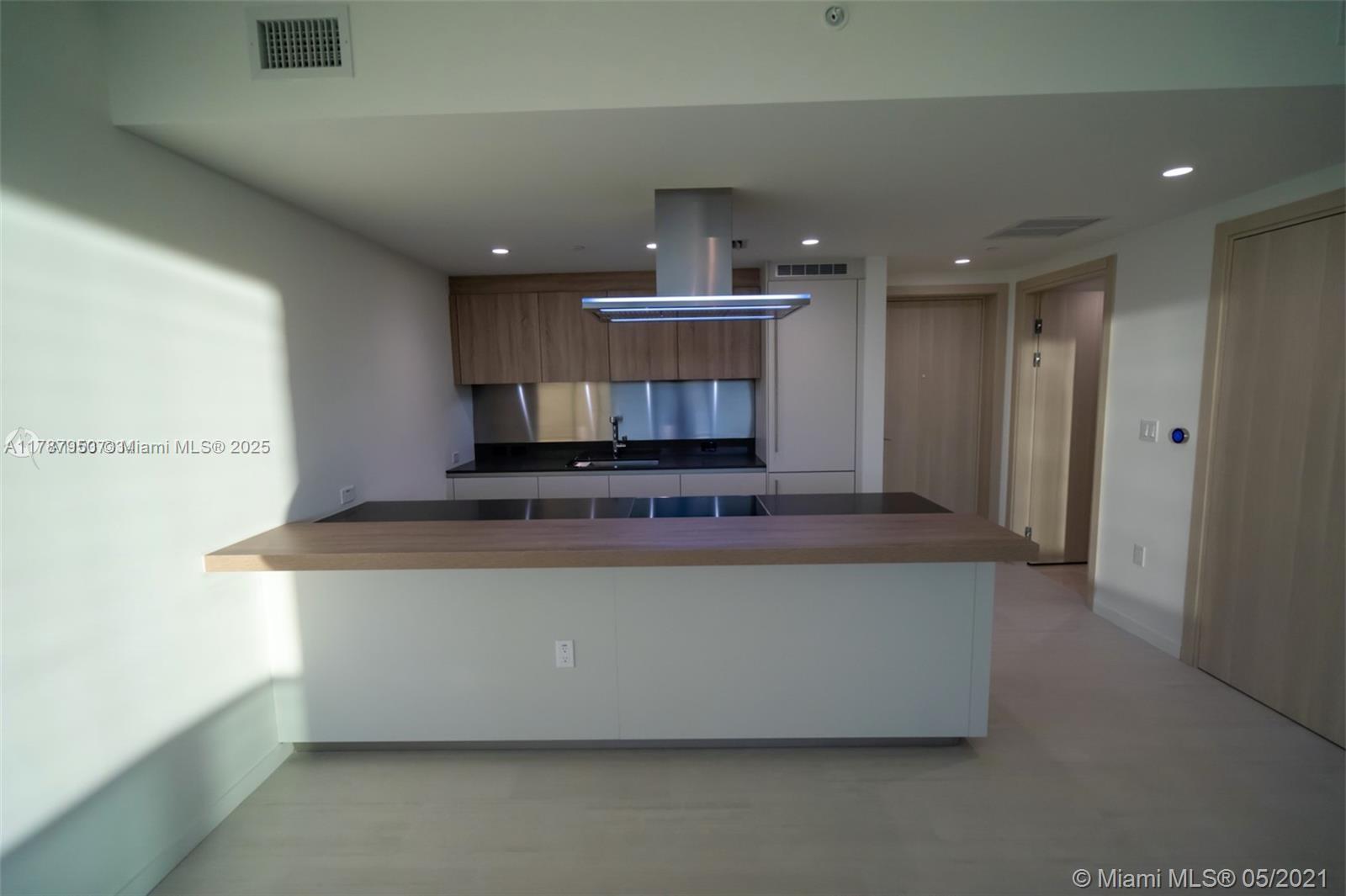 1000 Brickell Plz # 2706