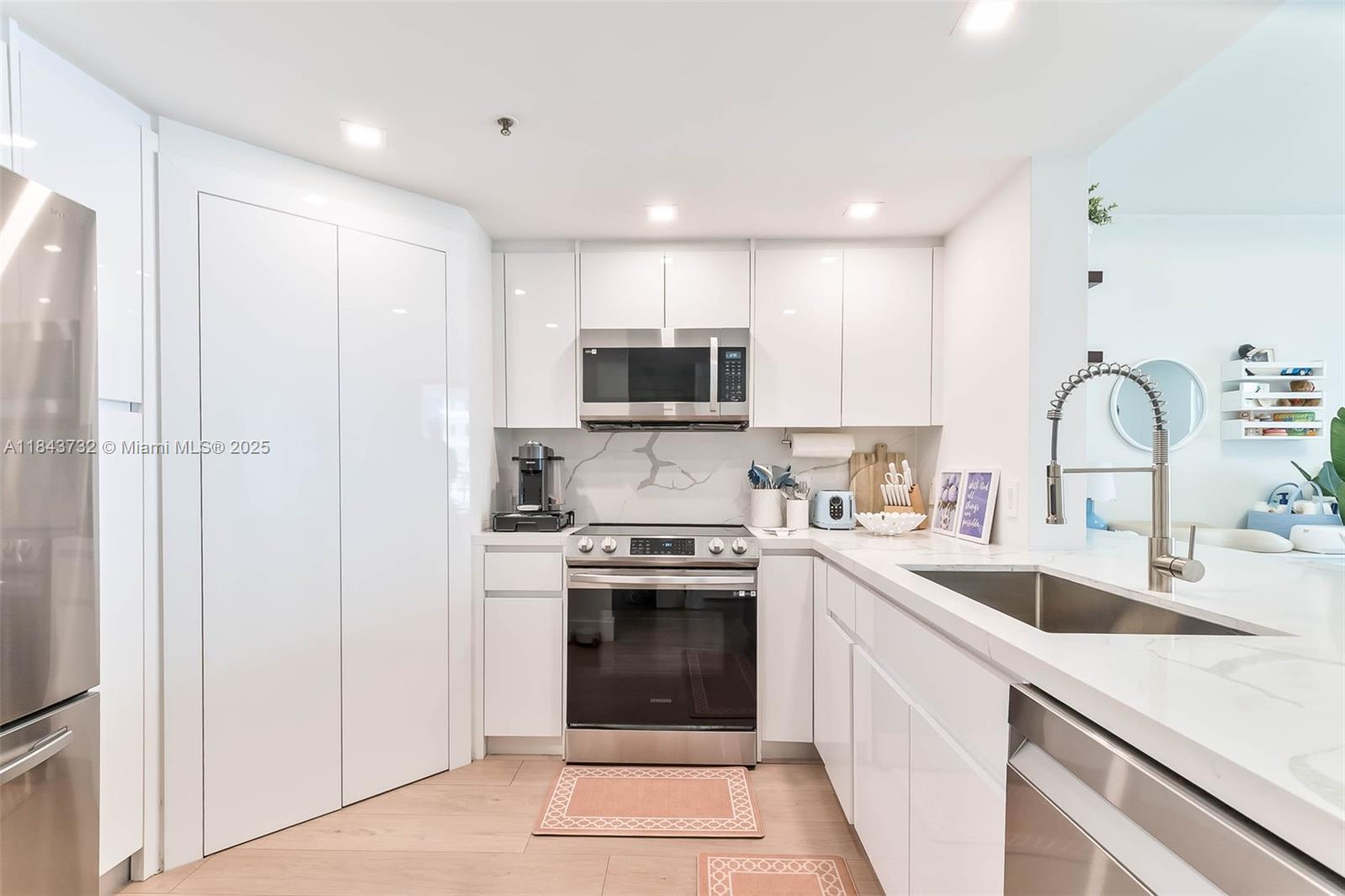 701 Brickell Key Blvd # 808