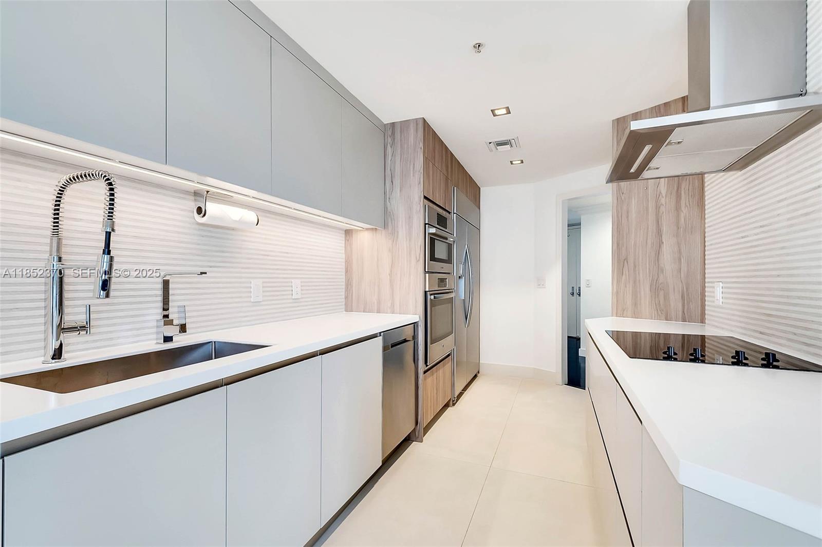 848 Brickell Key Dr # 1906