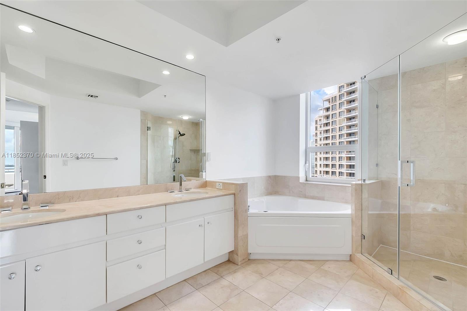 848 Brickell Key Dr # 1906
