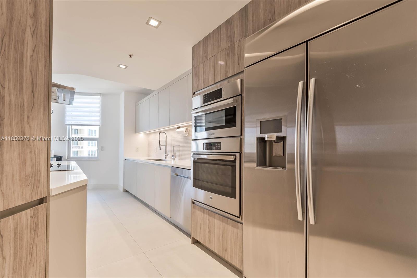 848 Brickell Key Dr # 1906