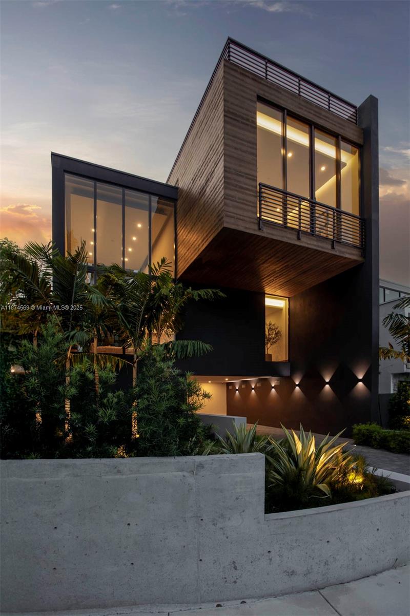 3571 Fair Isle St, Miami