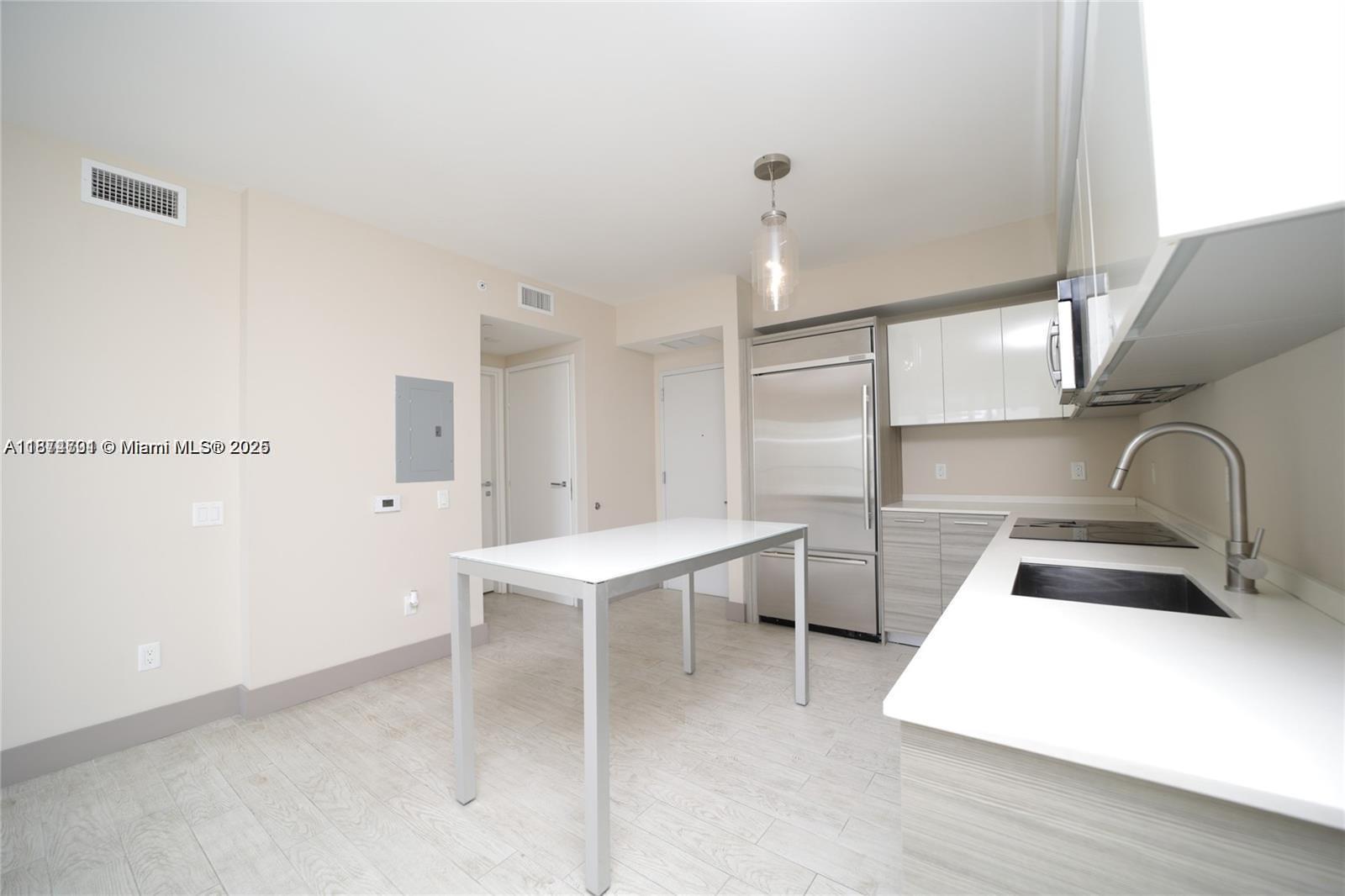 1300 Brickell Bay Dr # 1006