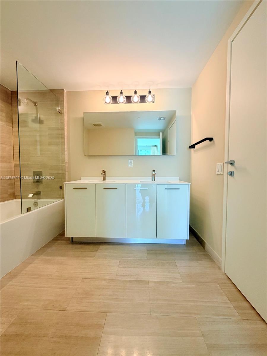 1300 Brickell Bay Dr # 1006