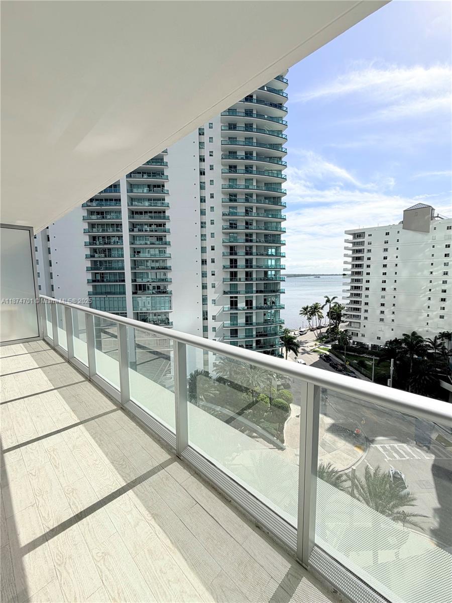 1300 Brickell Bay Dr # 1006
