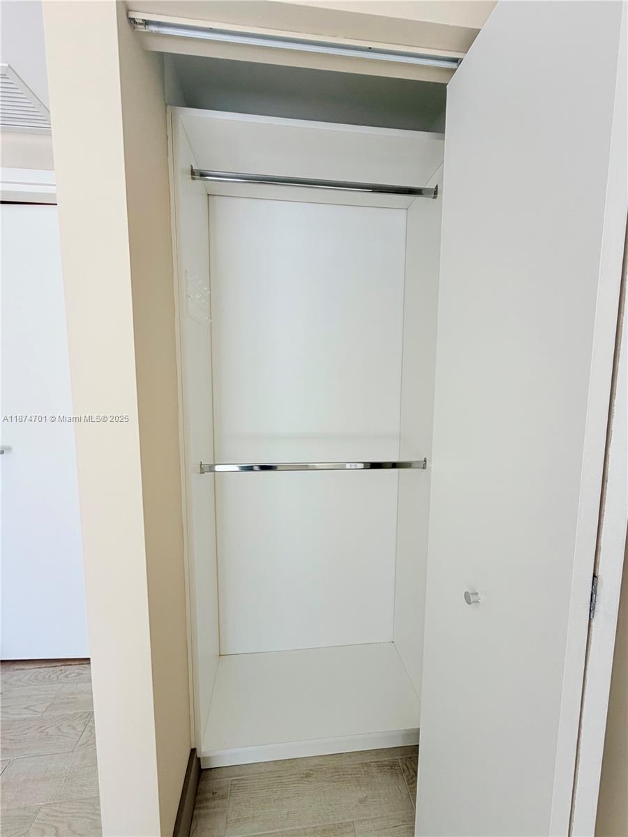 1300 Brickell Bay Dr # 1006